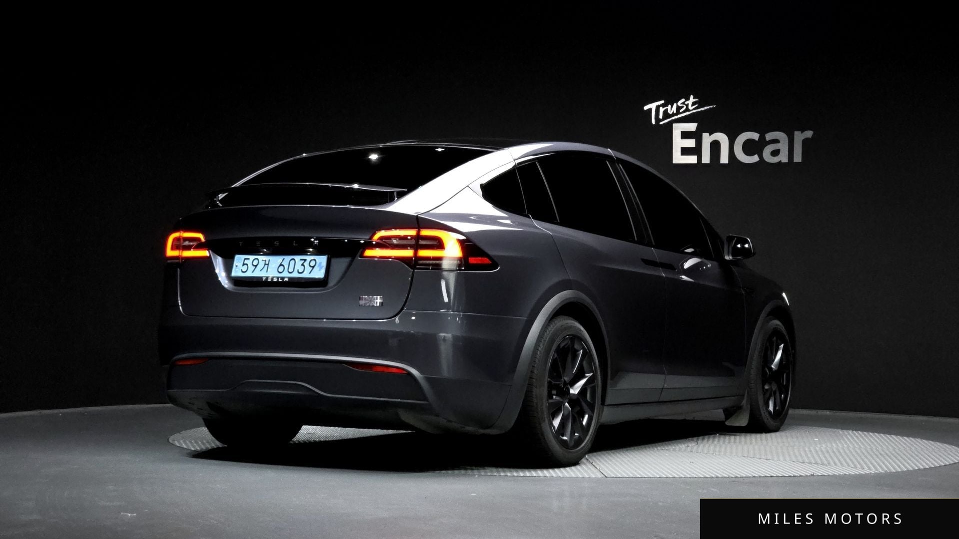 Tesla Model X 2023 — миниатюра 2