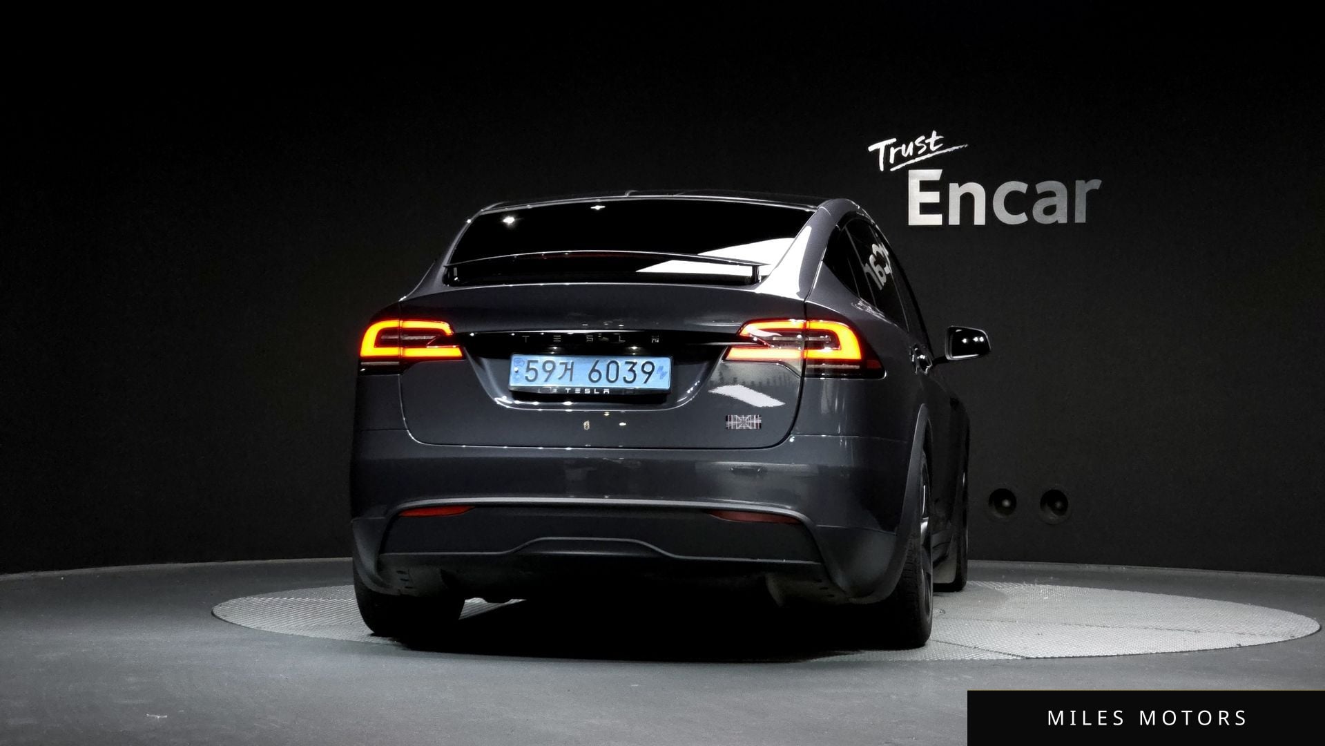 Tesla Model X 2023 — миниатюра 4
