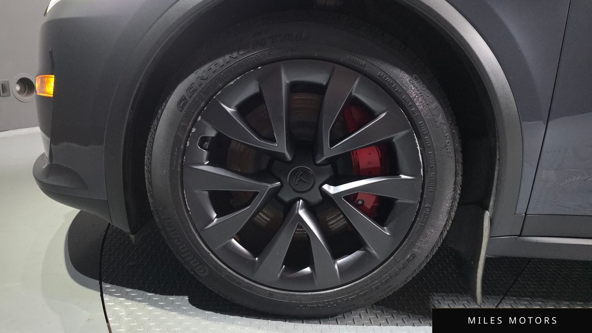 Tesla Model X 2023 — миниатюра 5