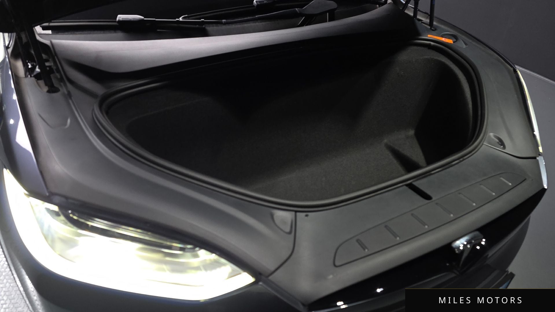 Tesla Model X 2023 — миниатюра 6