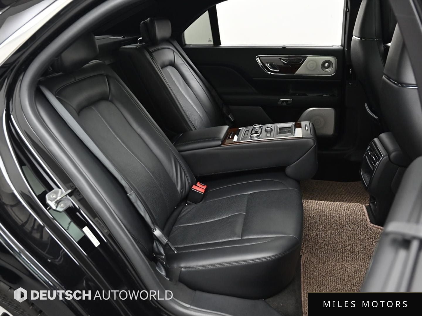 Lincoln Continental 2020 — миниатюра 12