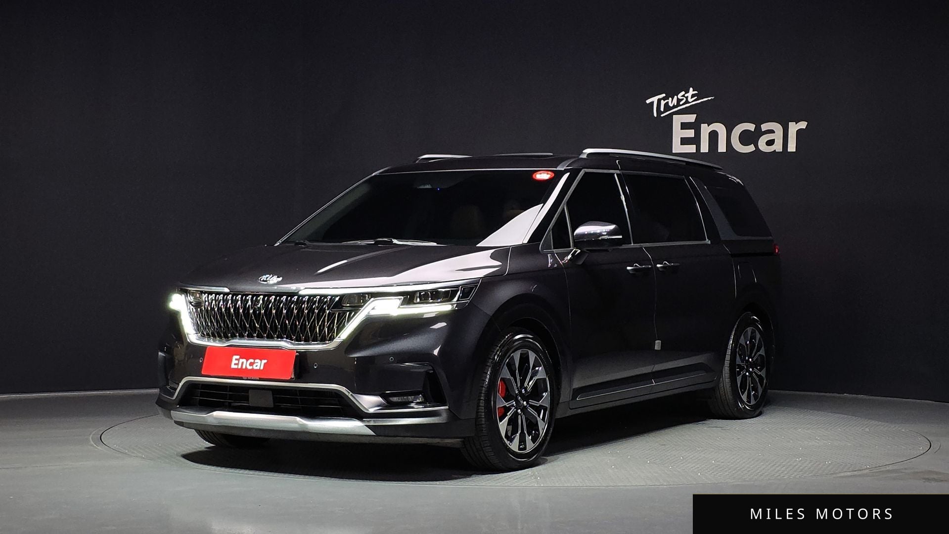 Kia Carnival 2021 — фото 1 из 12