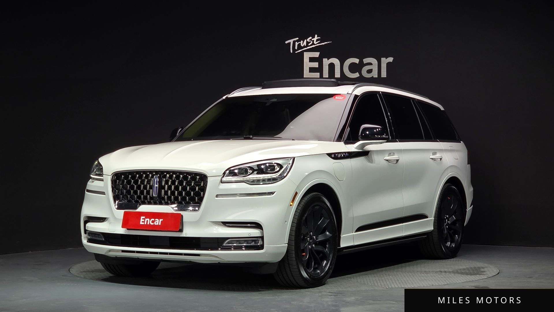 Lincoln Aviator 2021 — фото 1 из 12