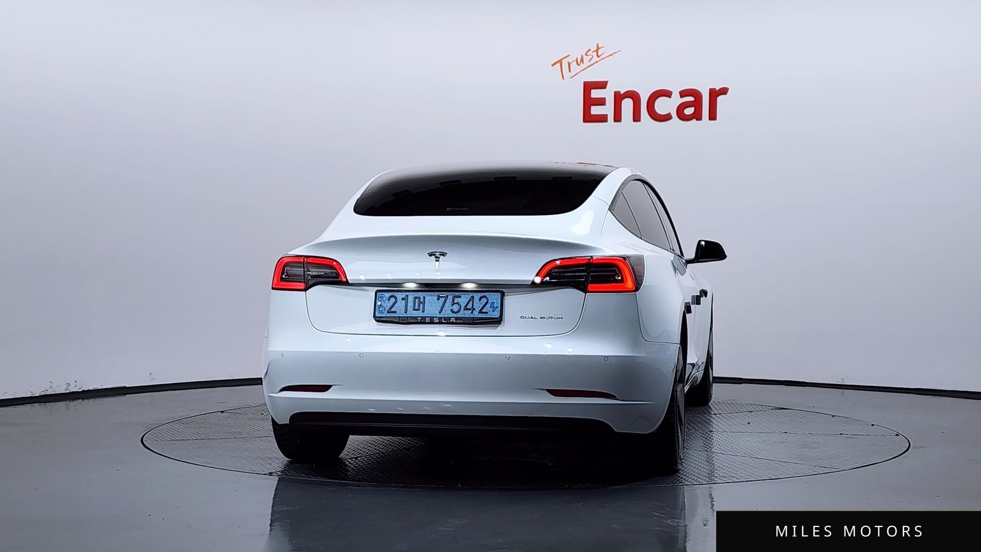 Tesla Model 3 2021 — миниатюра 4