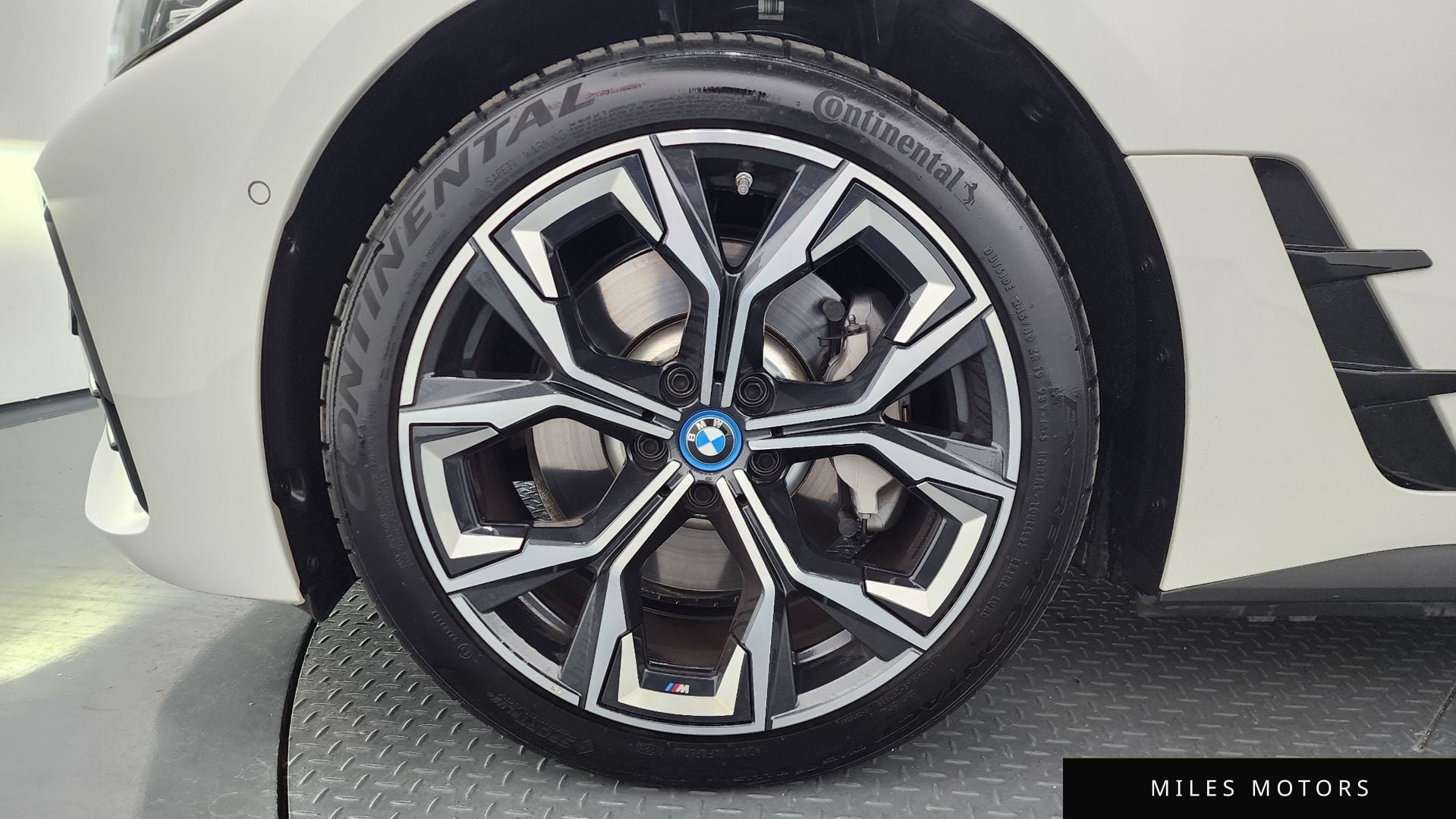 BMW i4 2022 — миниатюра 5