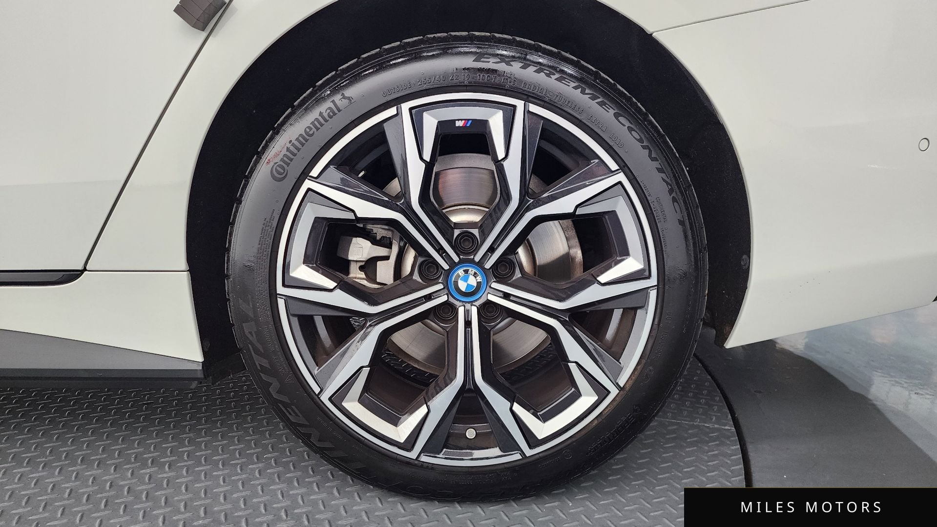 BMW i4 2022 — миниатюра 7