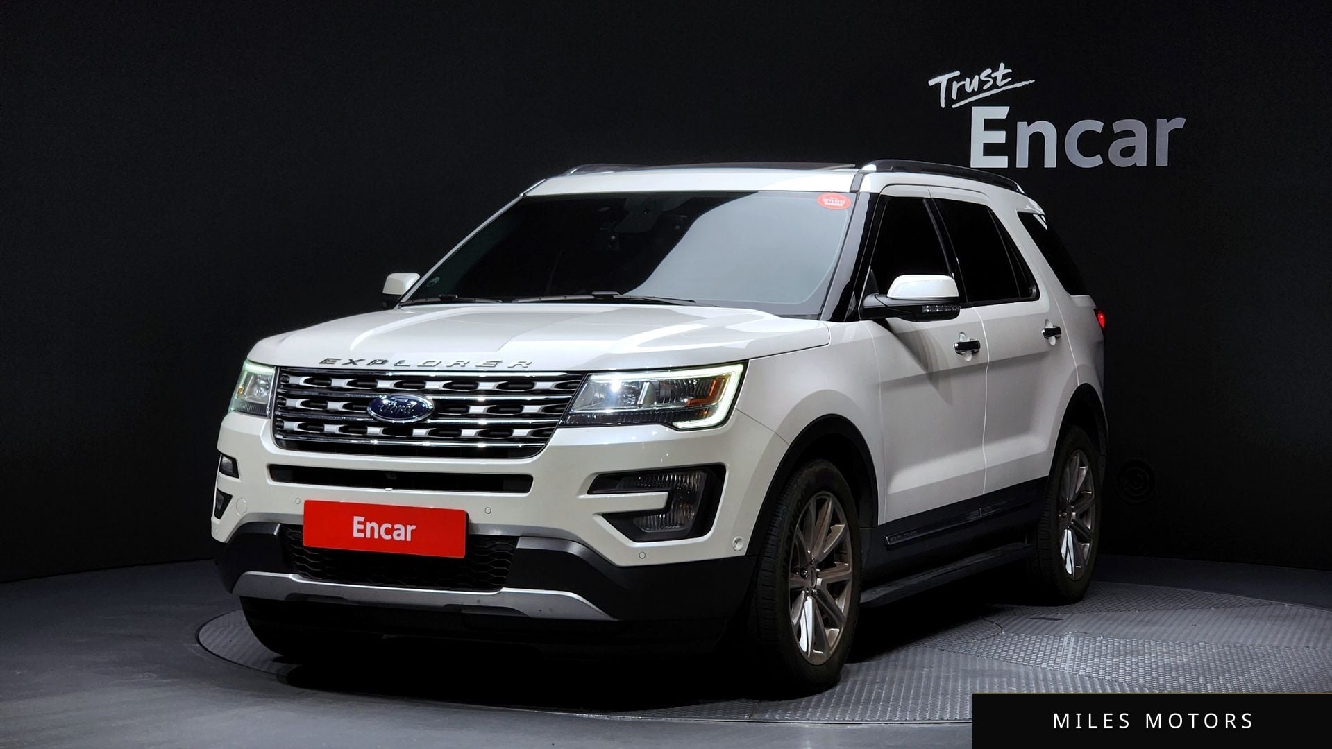 Ford Explorer 2017 — фото 1 из 12