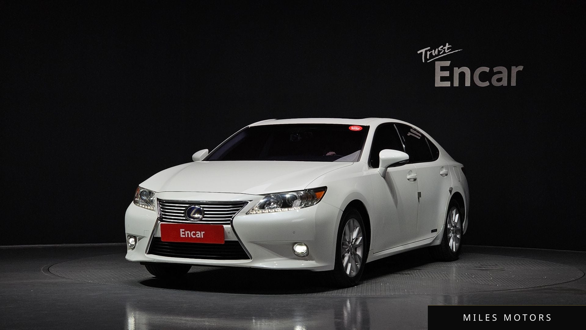 Лексус ES300h 2015 — фото 1 из 12