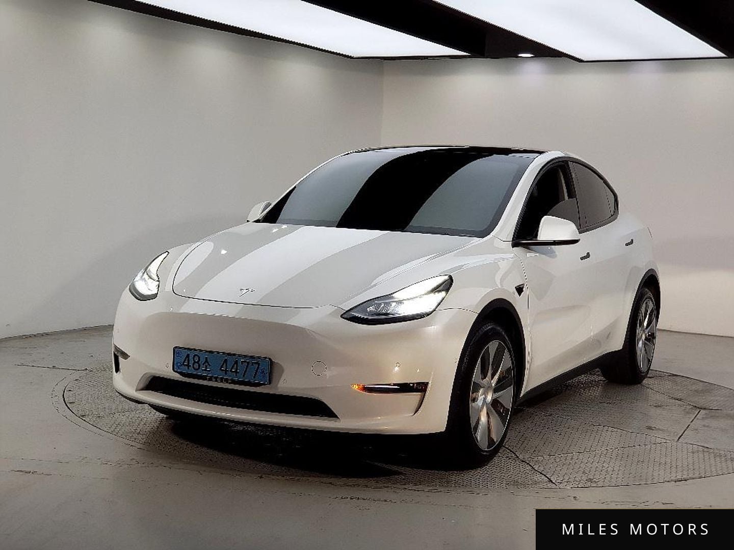 Tesla Model Y 2021 — миниатюра 2