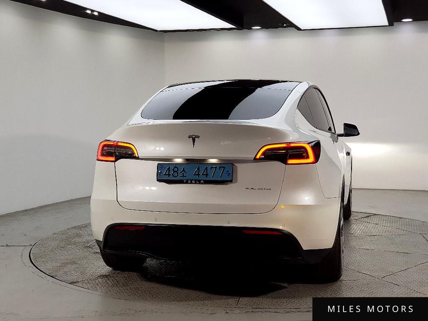 Tesla Model Y 2021 — миниатюра 4