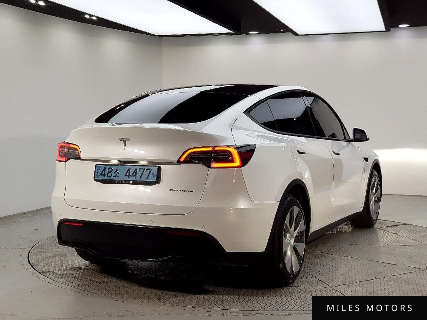 Tesla Model Y 2021 — миниатюра 5