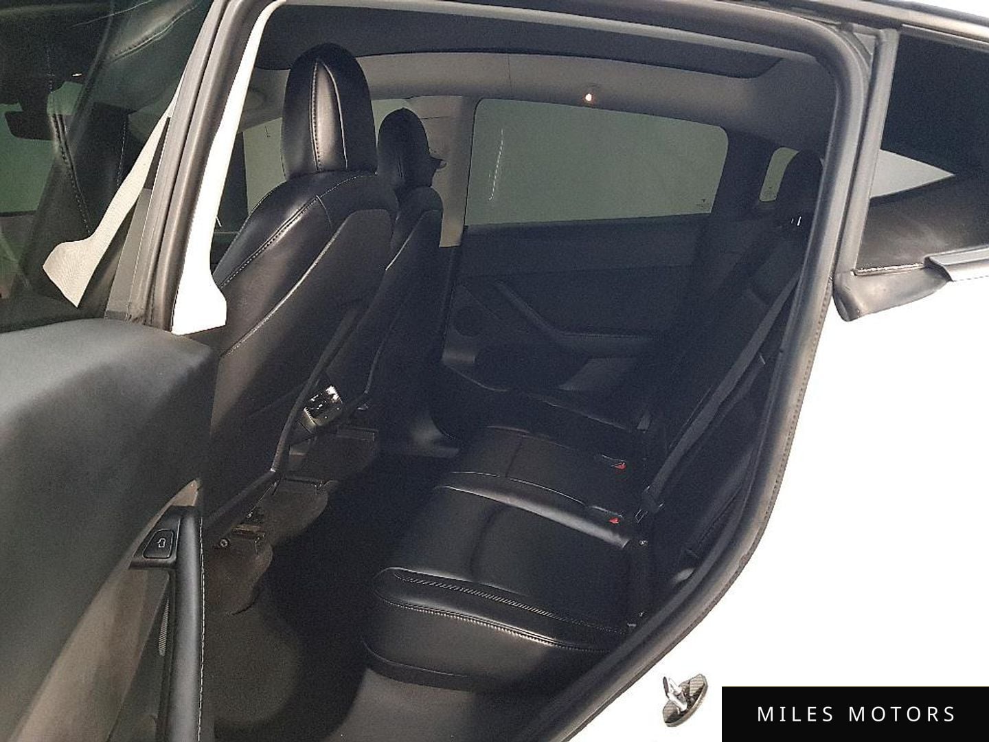 Tesla Model Y 2021 — миниатюра 10