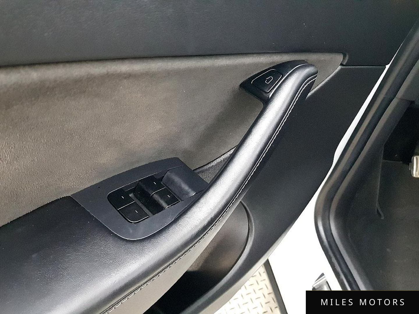 Tesla Model Y 2021 — миниатюра 12