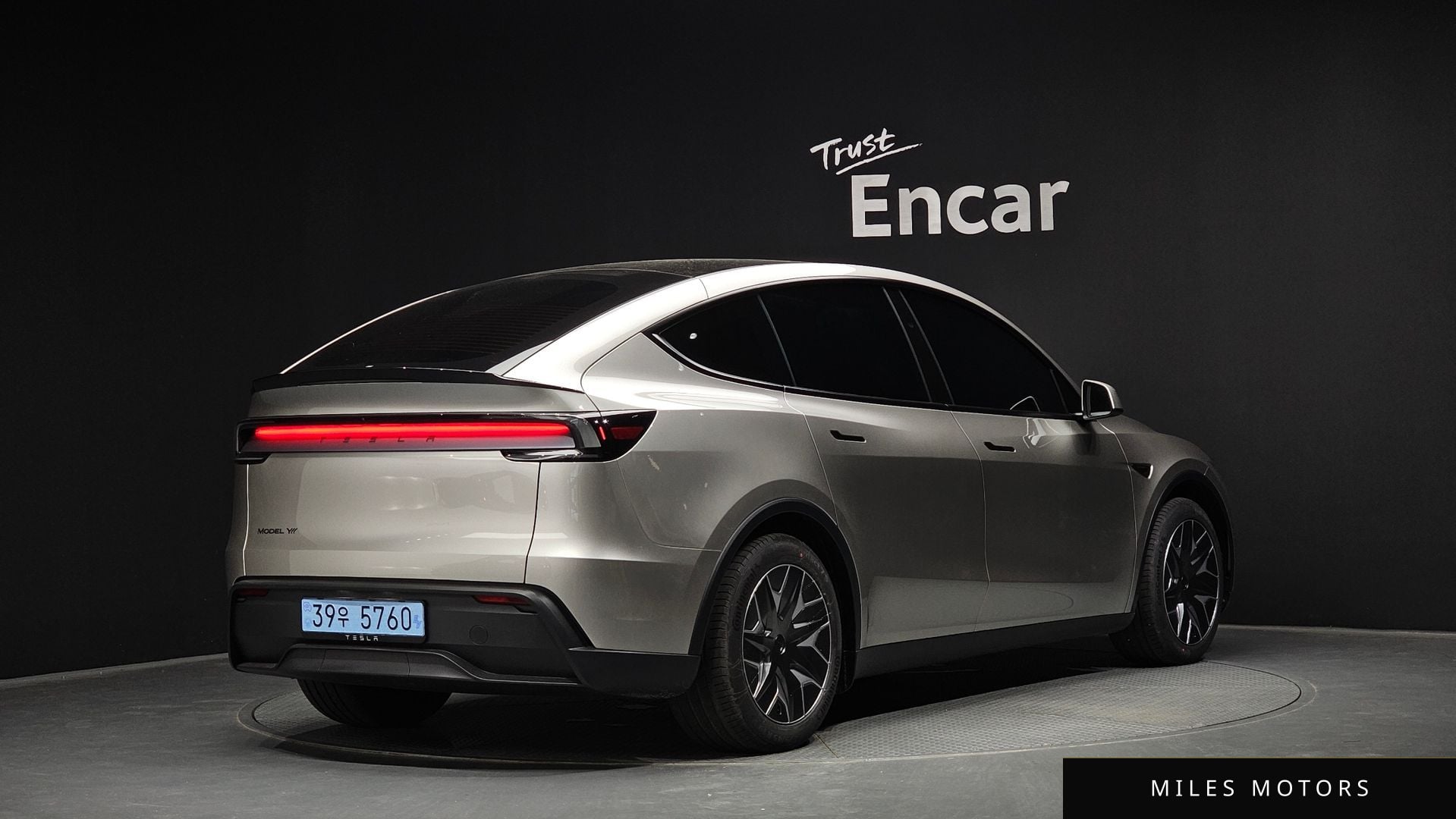 Tesla Model Y 2026 — миниатюра 2