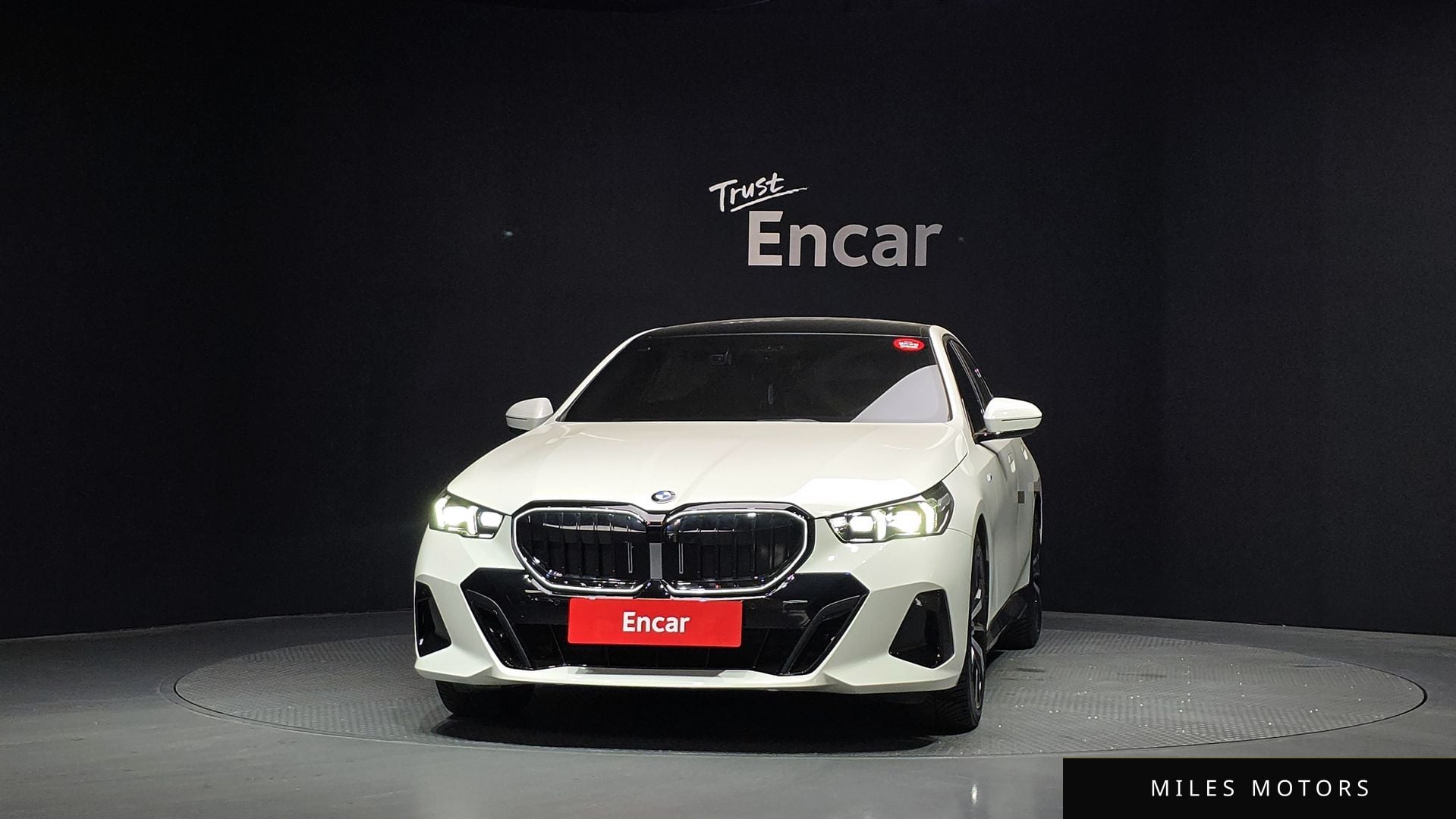 BMW 5 Series (G60) 2024 — миниатюра 3