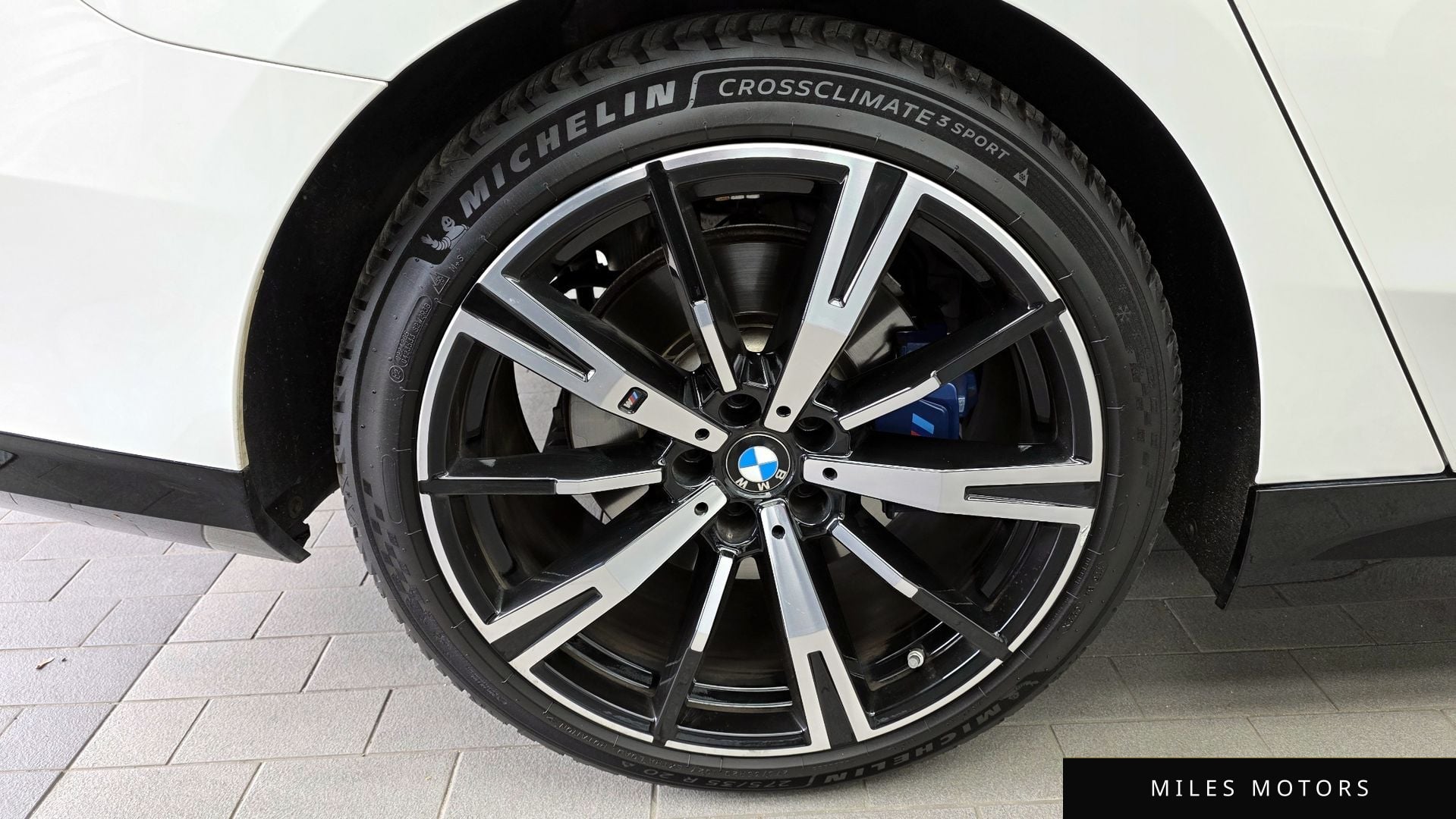BMW 5 Series (G60) 2024 — миниатюра 5