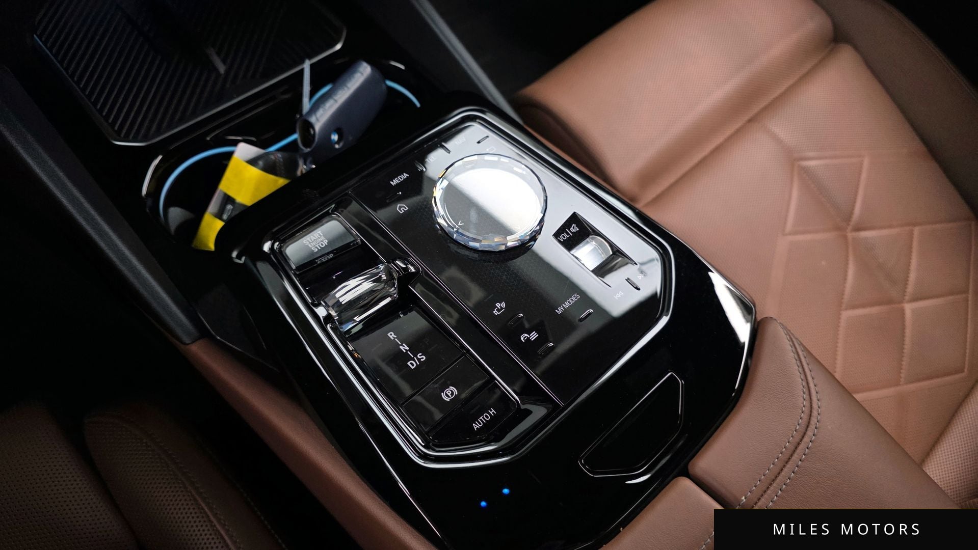 BMW 5 Series (G60) 2024 — миниатюра 12