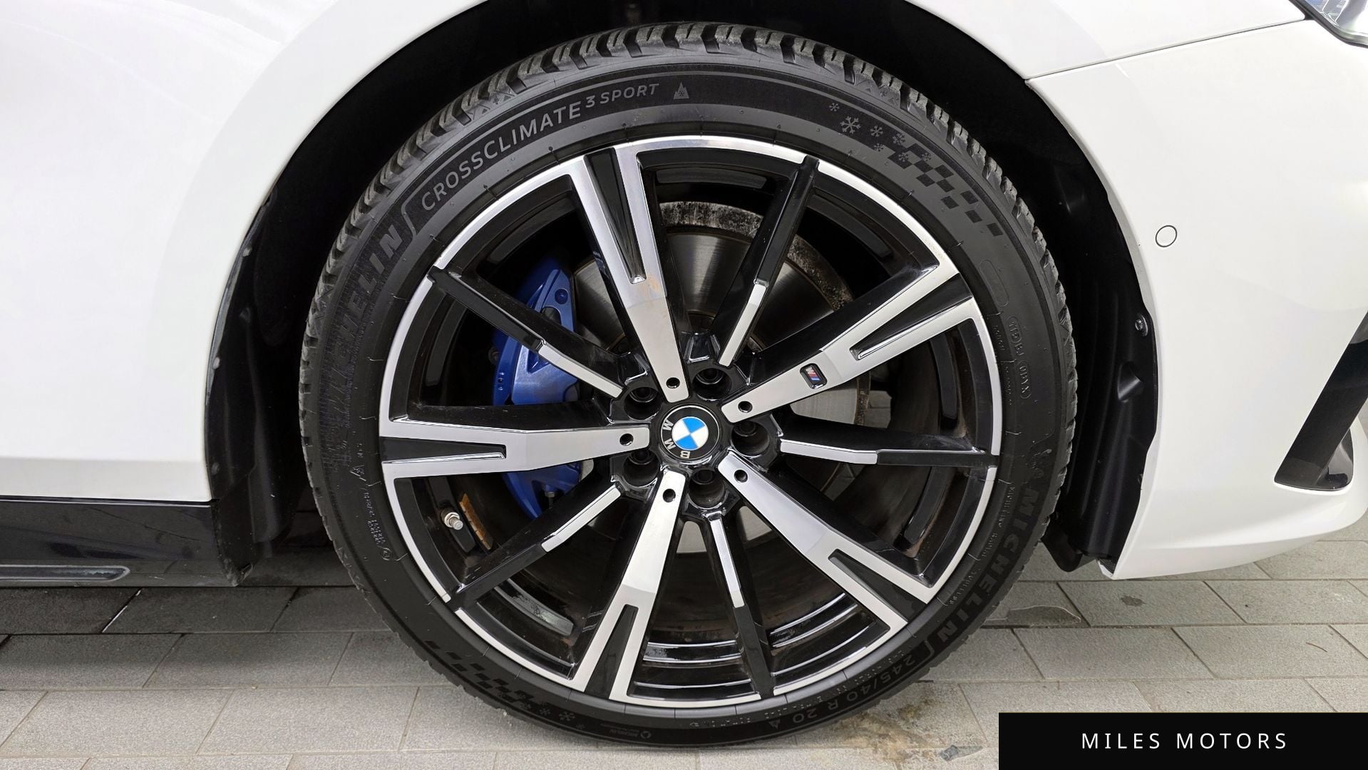 BMW 5 Series (G60) 2024 — миниатюра 7