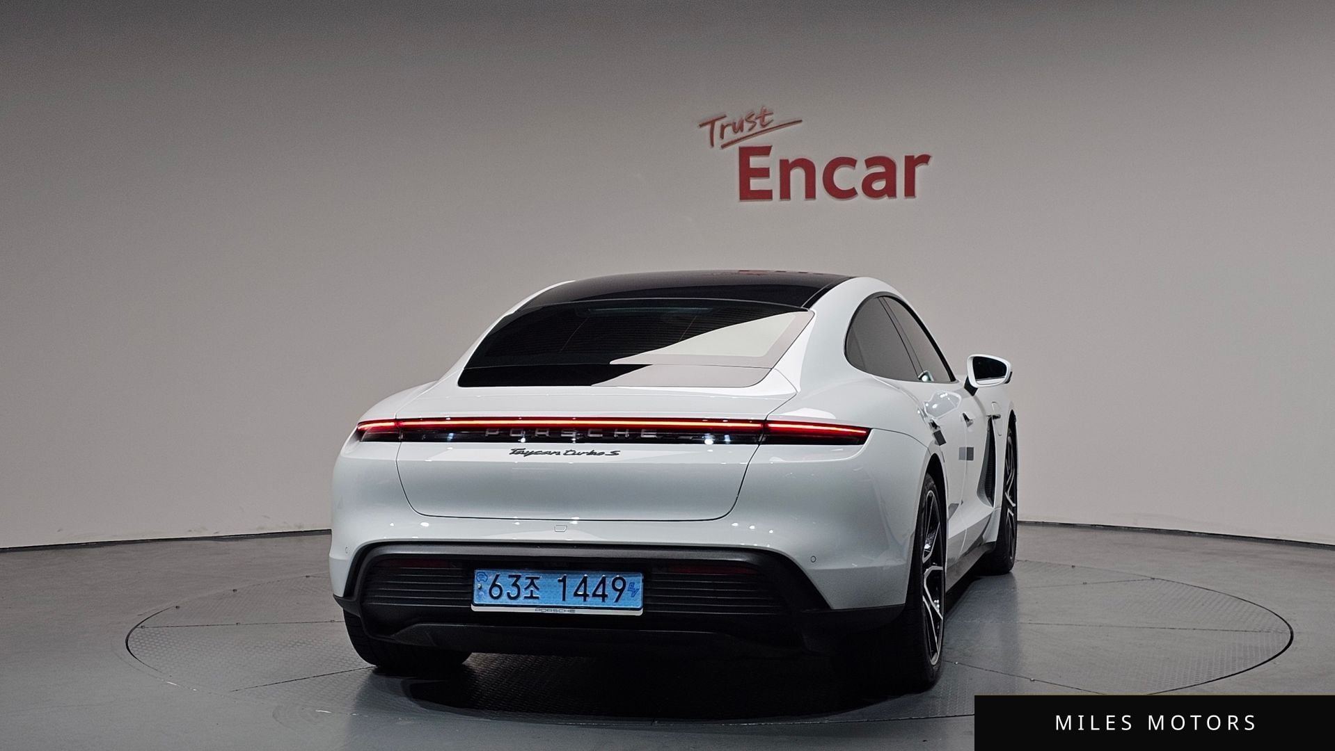 Porsche Taycan 2023 — миниатюра 3