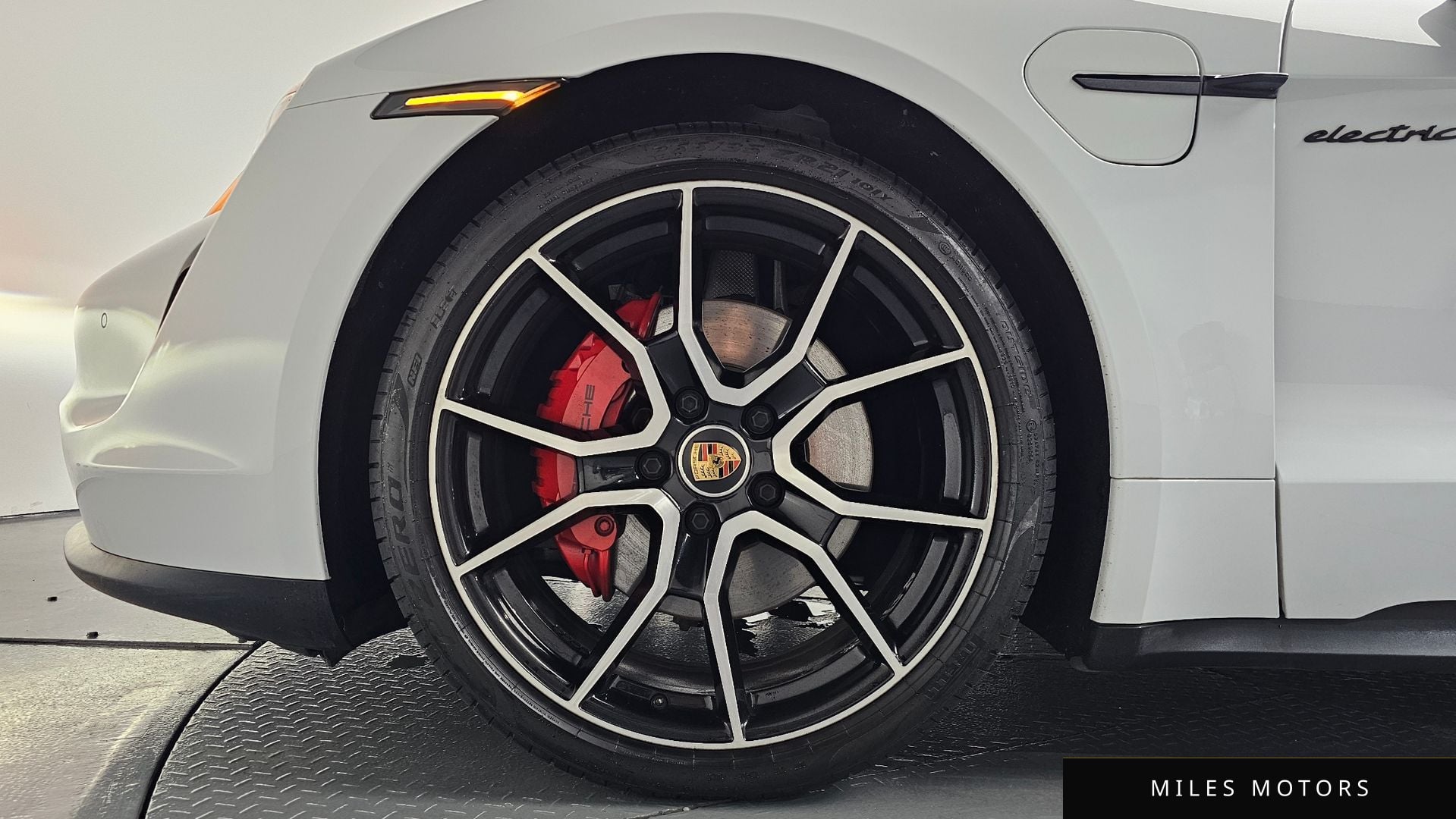 Porsche Taycan 2023 — миниатюра 4