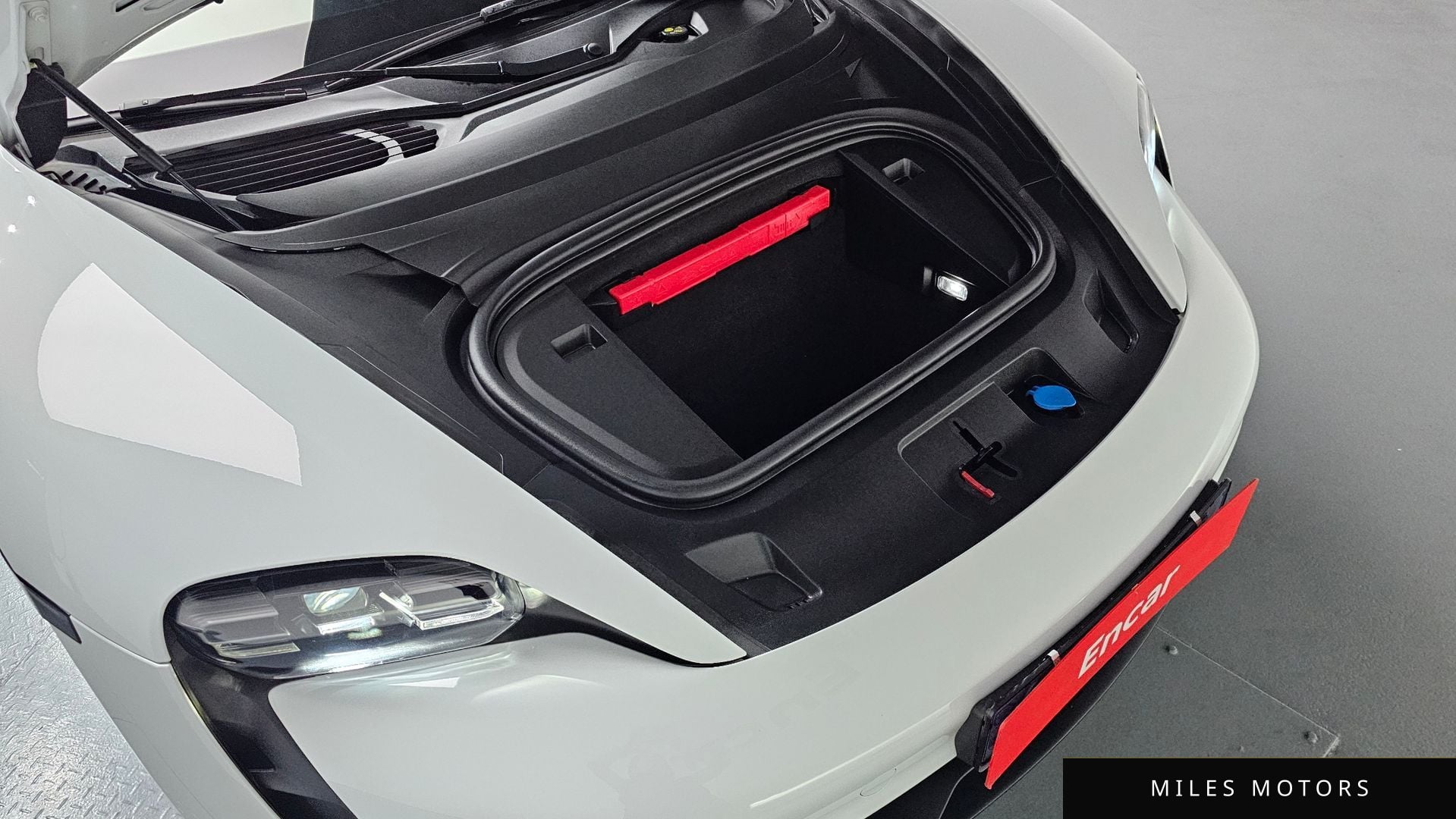 Porsche Taycan 2023 — миниатюра 5