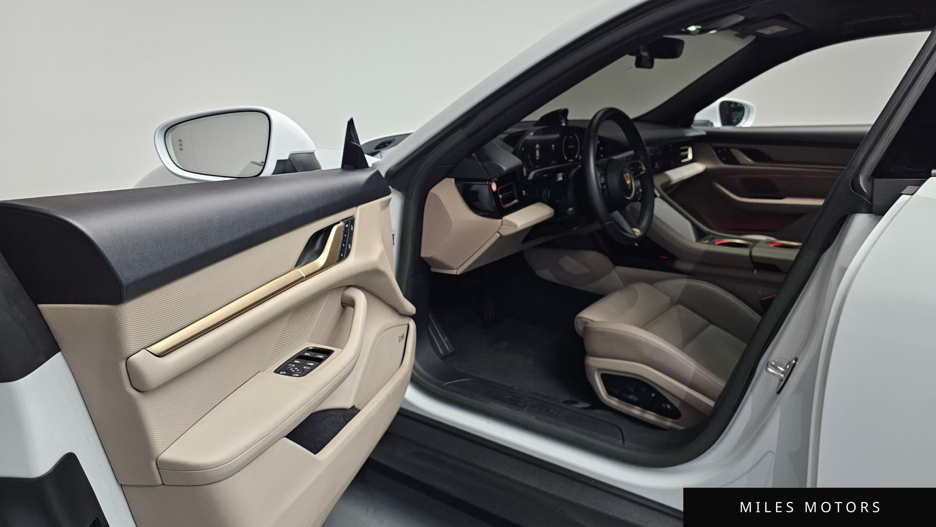Porsche Taycan 2023 — миниатюра 12