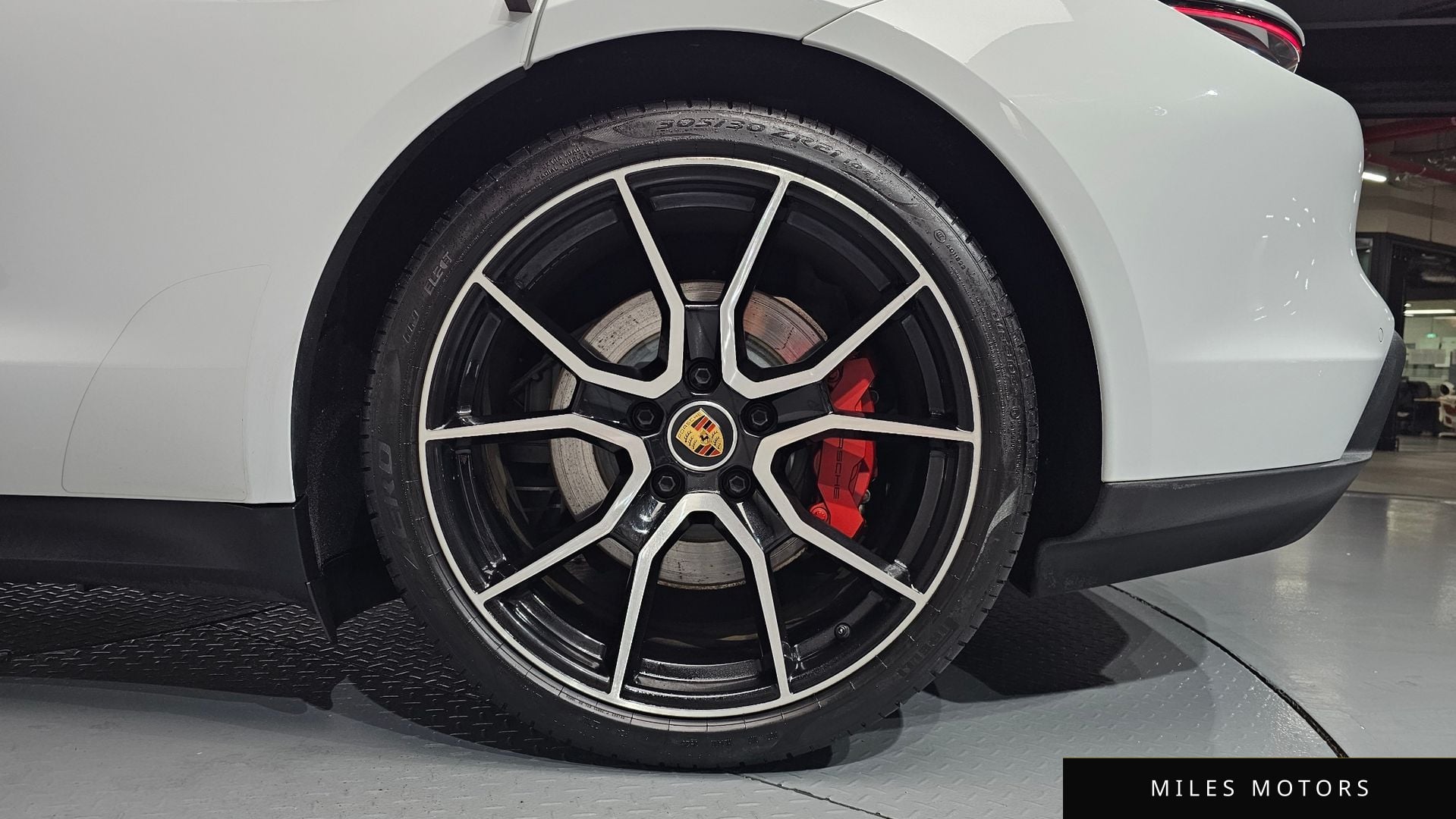 Porsche Taycan 2023 — миниатюра 6
