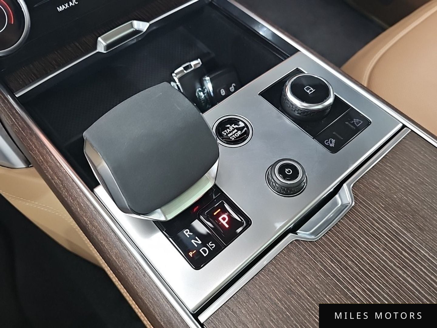Land Rover Range Rover 2023 — миниатюра 9
