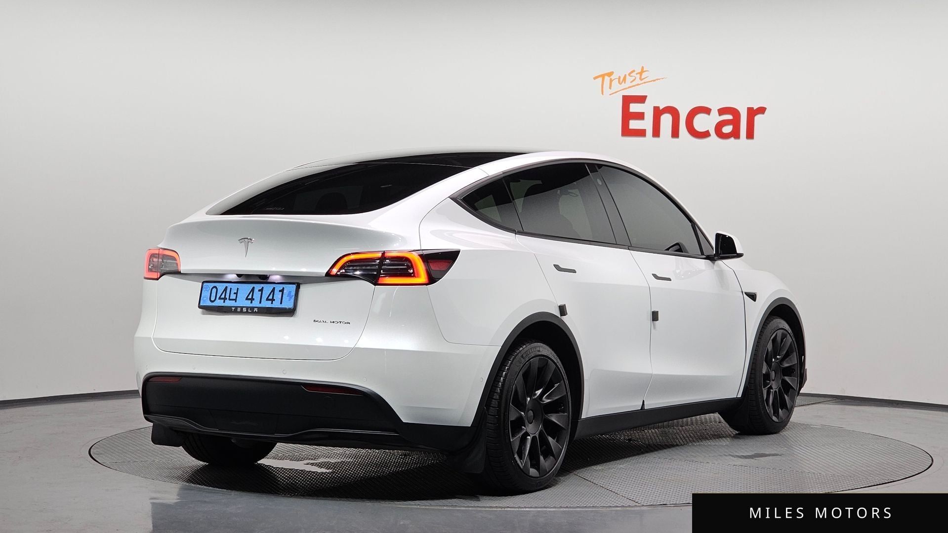 Tesla Model Y 2022 — миниатюра 2