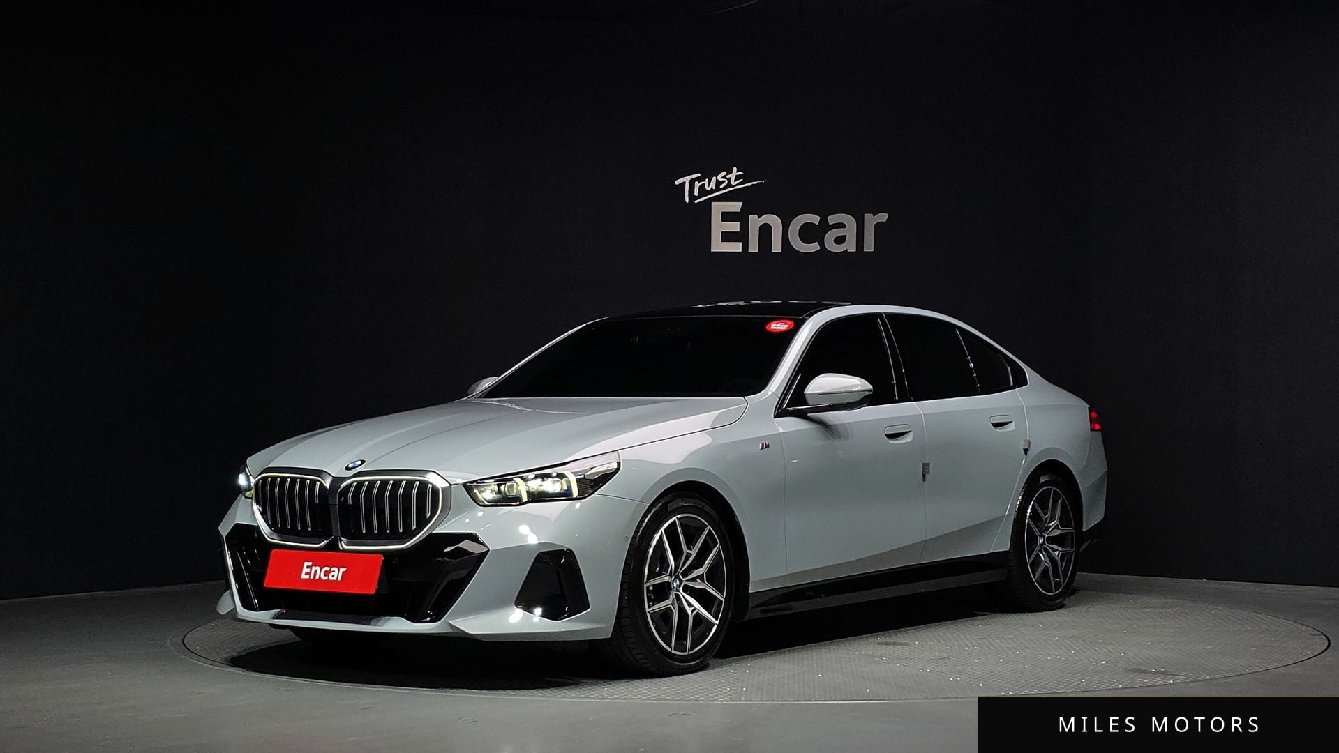 BMW 5 Series (G60) 2024 — фото 1 из 12
