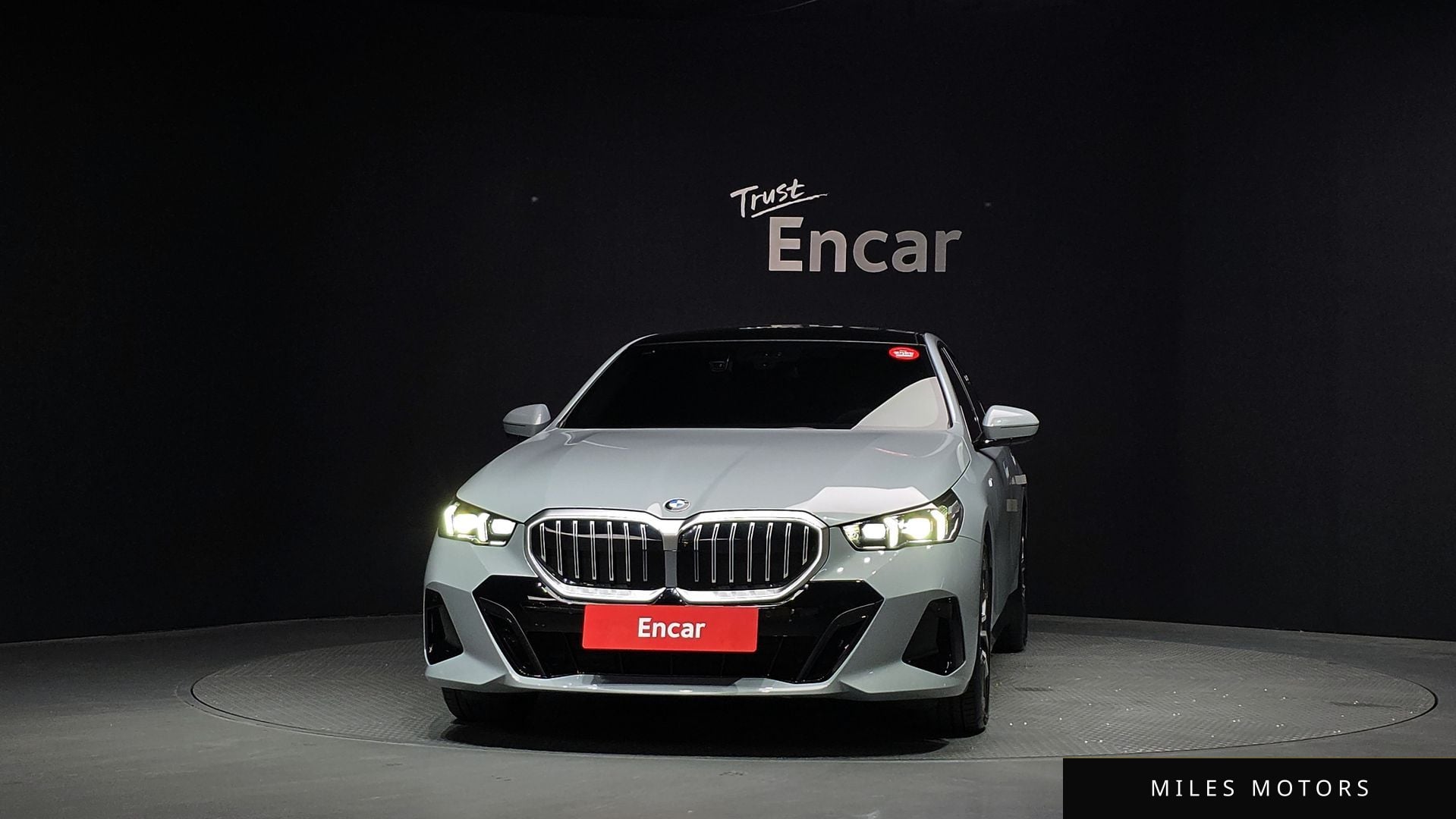 BMW 5 Series (G60) 2024 — миниатюра 3