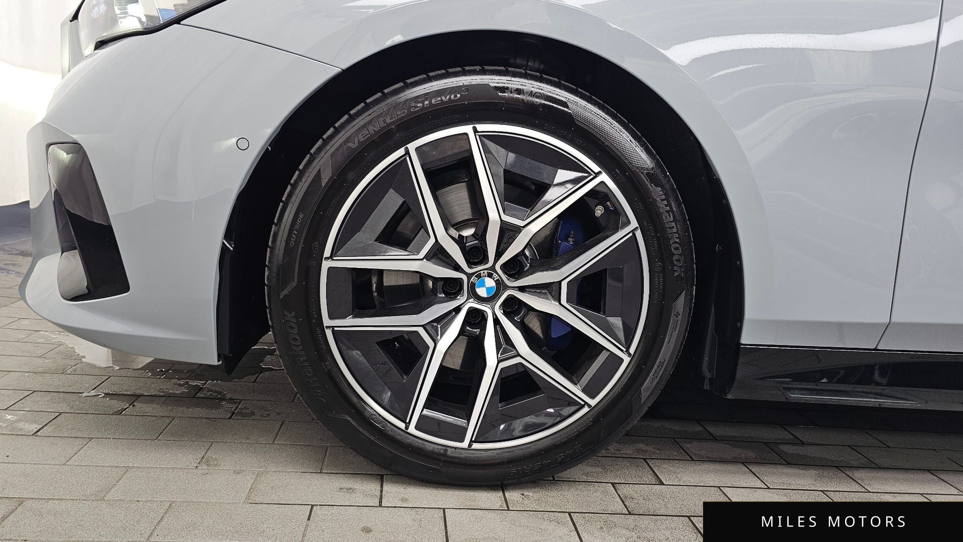 BMW 5 Series (G60) 2024 — миниатюра 5