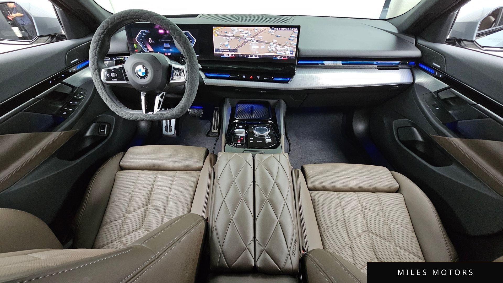 BMW 5 Series (G60) 2024 — миниатюра 10