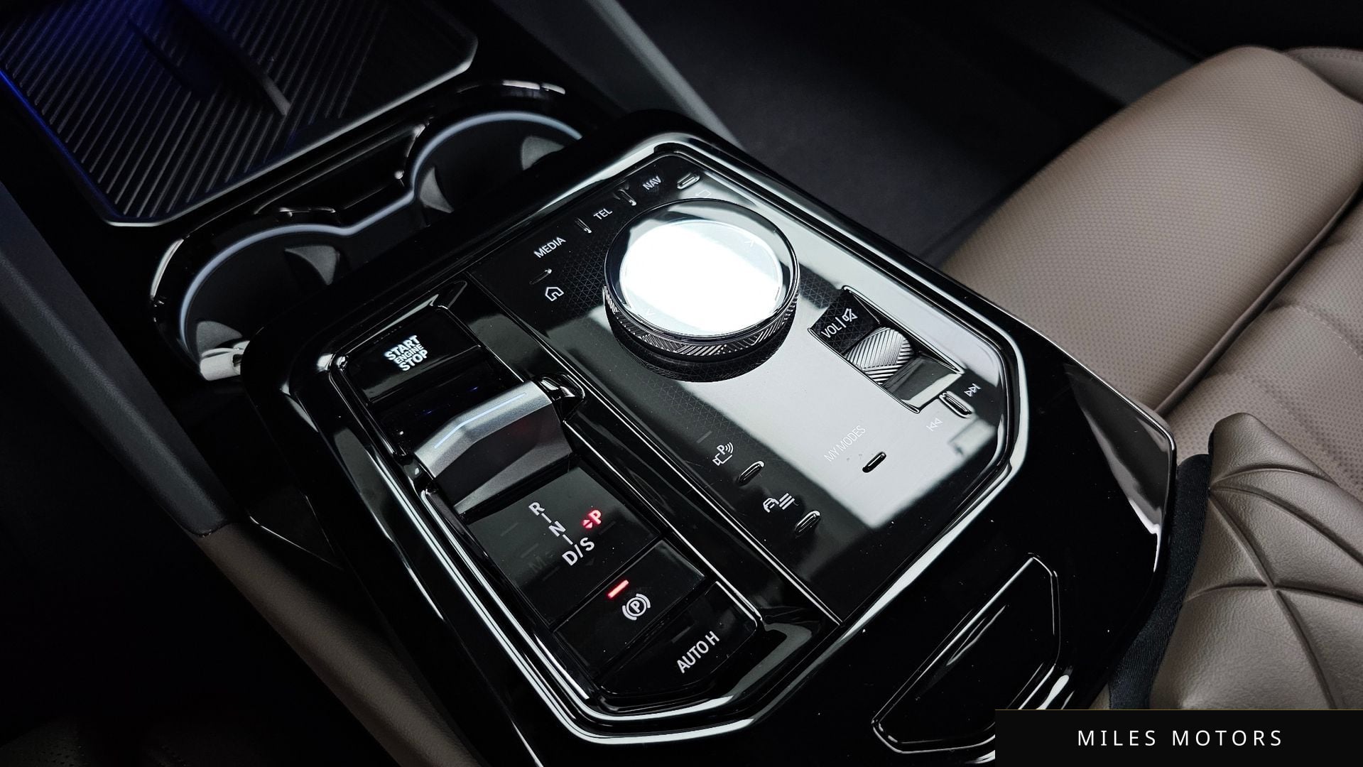 BMW 5 Series (G60) 2024 — миниатюра 12