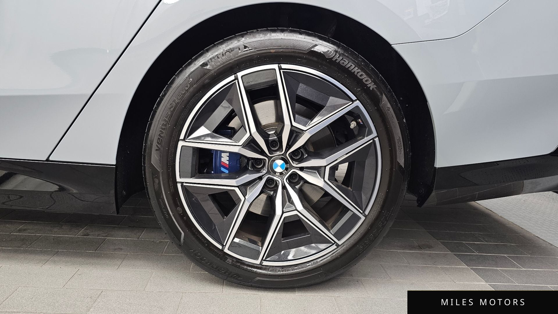 BMW 5 Series (G60) 2024 — миниатюра 7