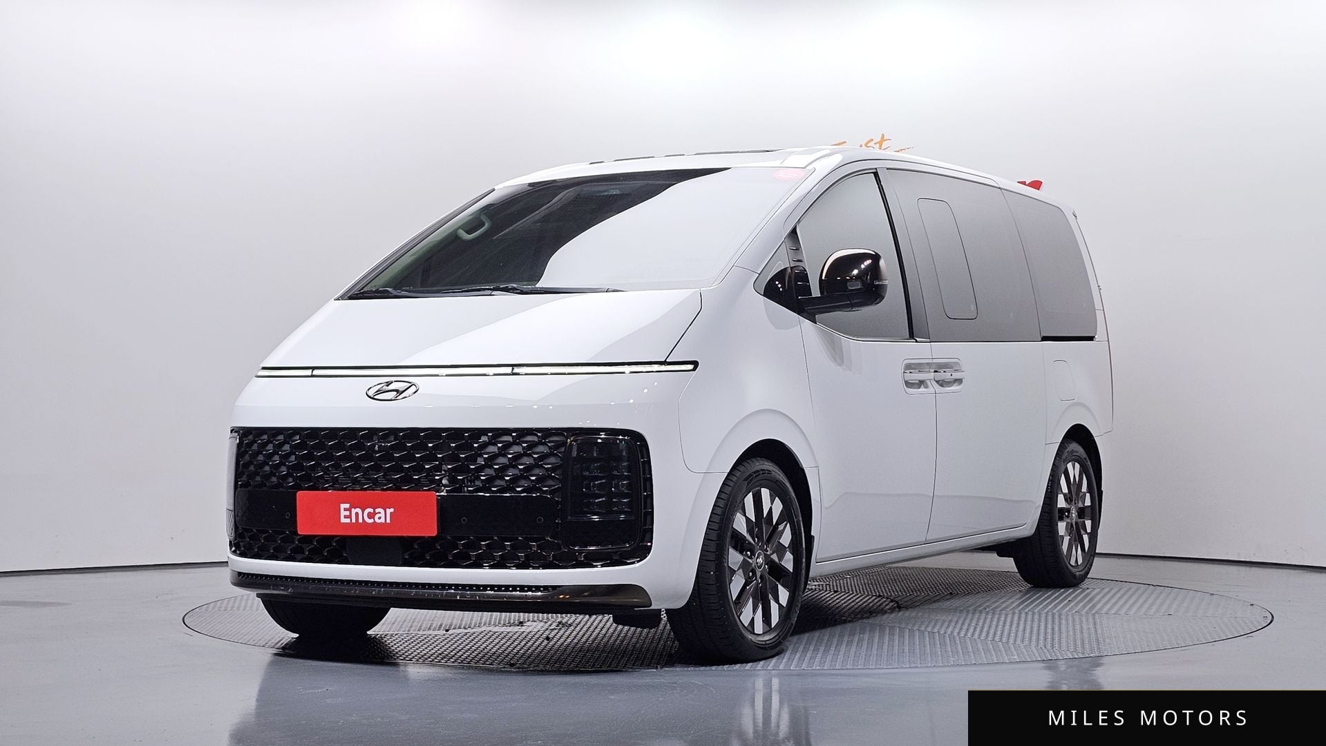 Hyundai Staria 2022 — фото 1 из 12