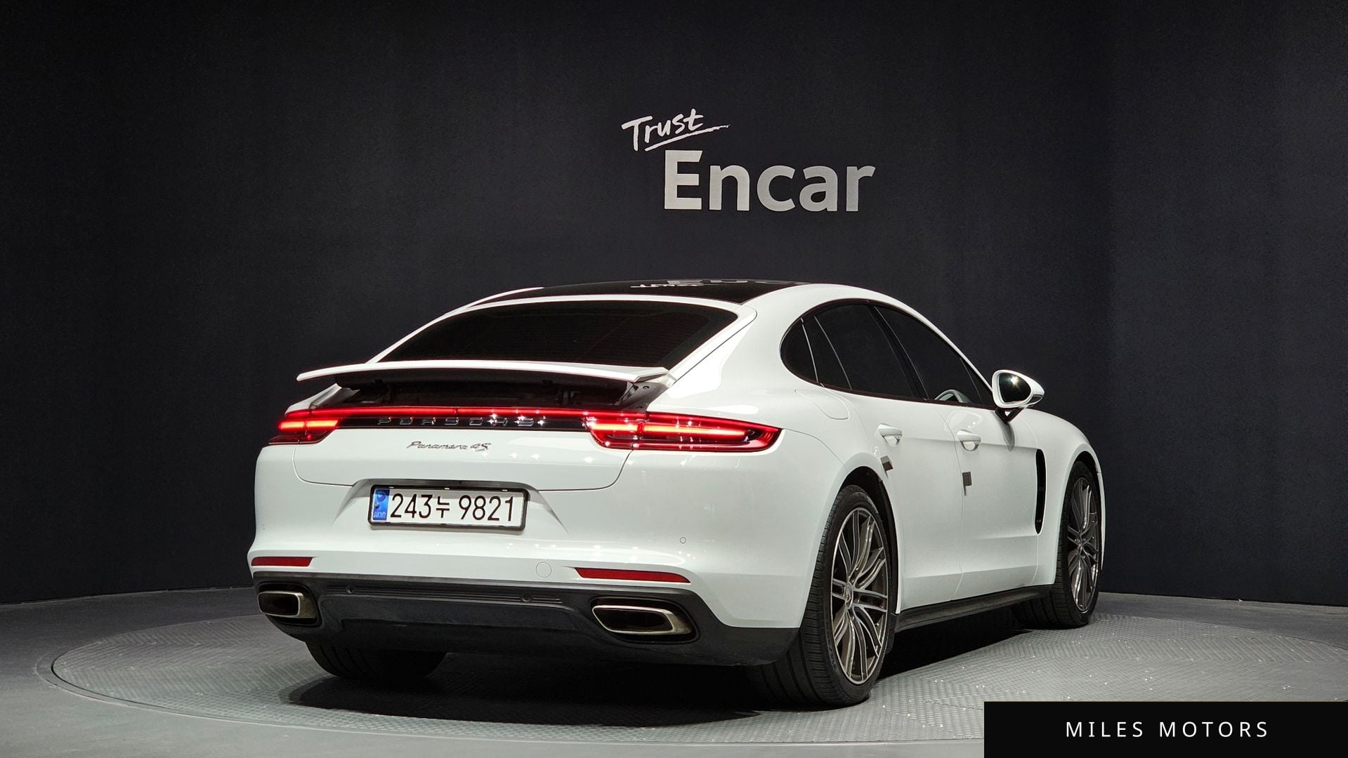 Porsche Panamera 2018 — миниатюра 2