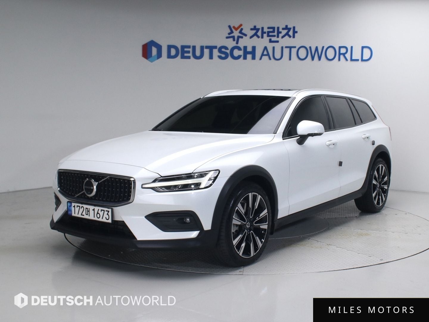 Volvo V60 2023 — фото 1 из 12