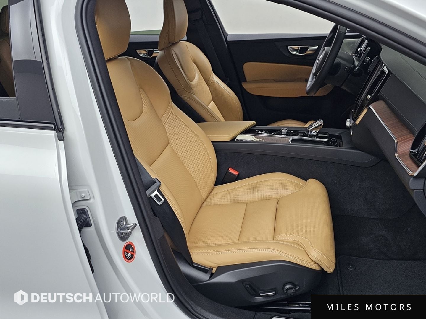 Volvo V60 2023 — миниатюра 10