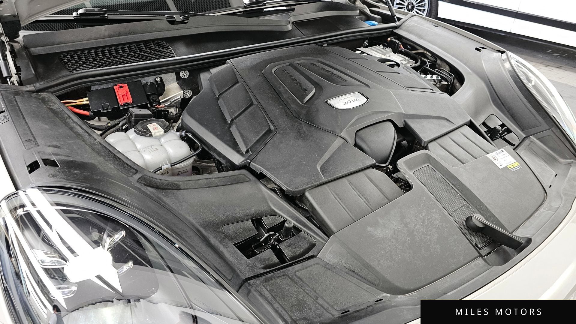 Porsche Cayenne 2023 — миниатюра 6