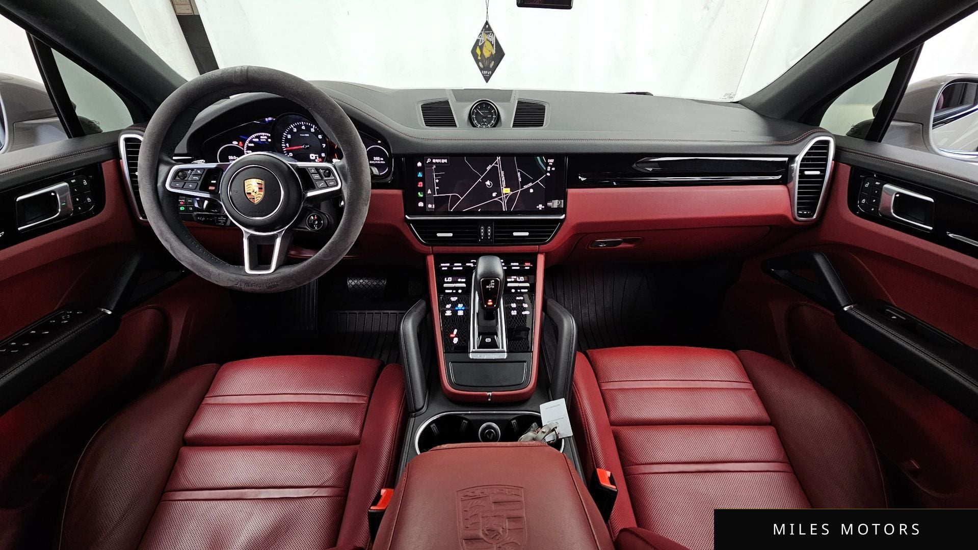 Porsche Cayenne 2023 — миниатюра 10