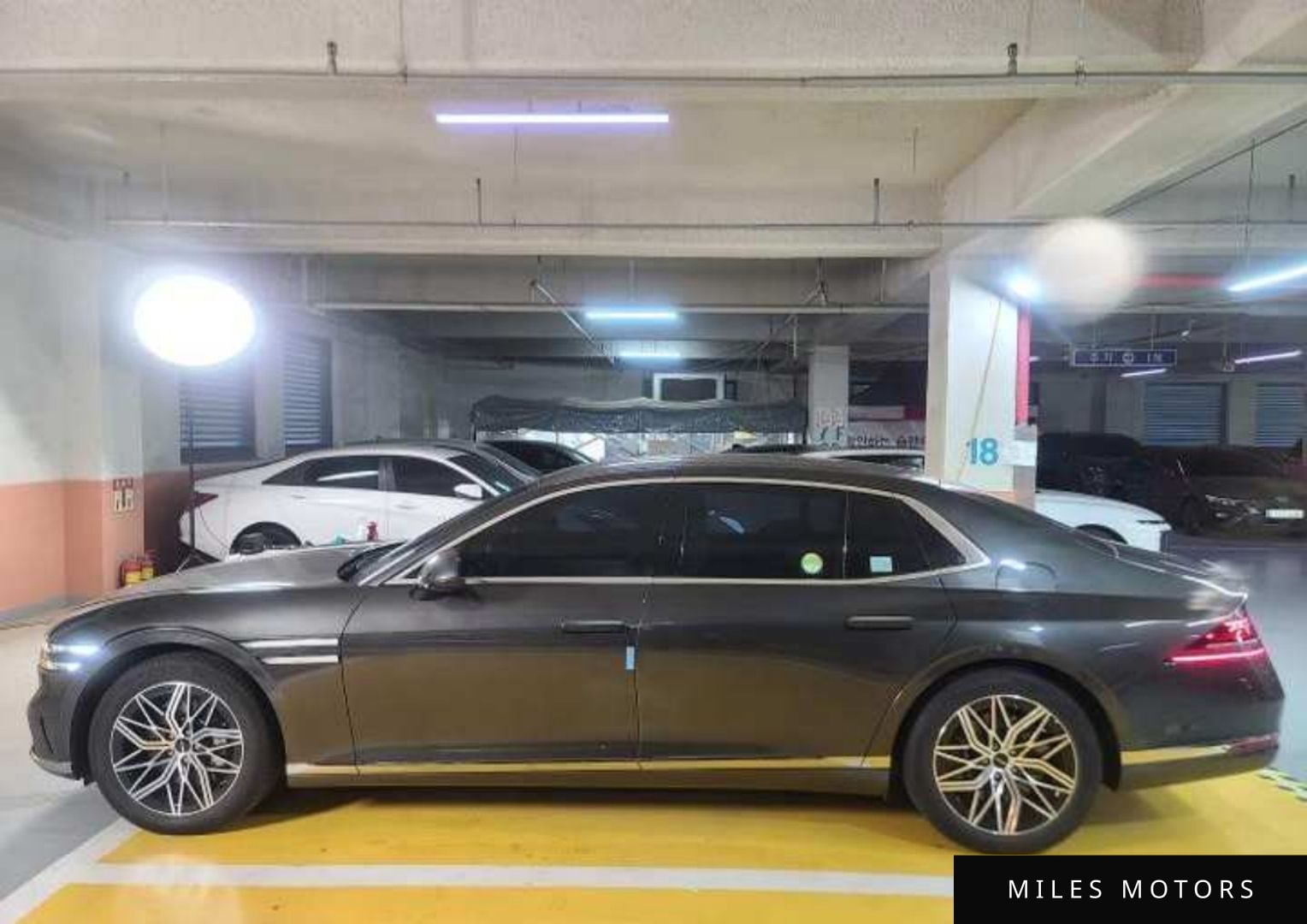 Genesis G90 (RS4) 2023 — миниатюра 2