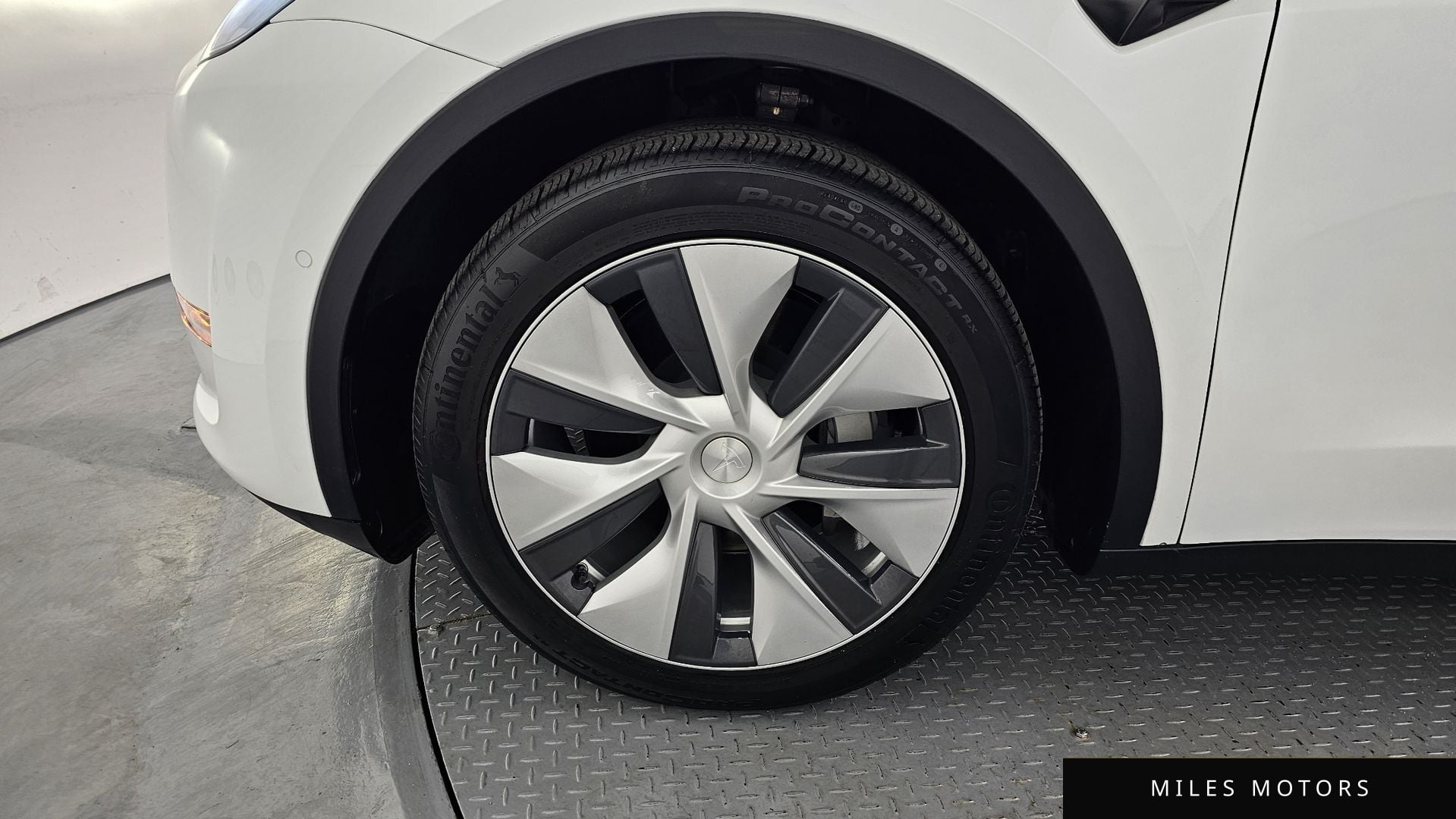 Tesla Model Y 2022 — миниатюра 5