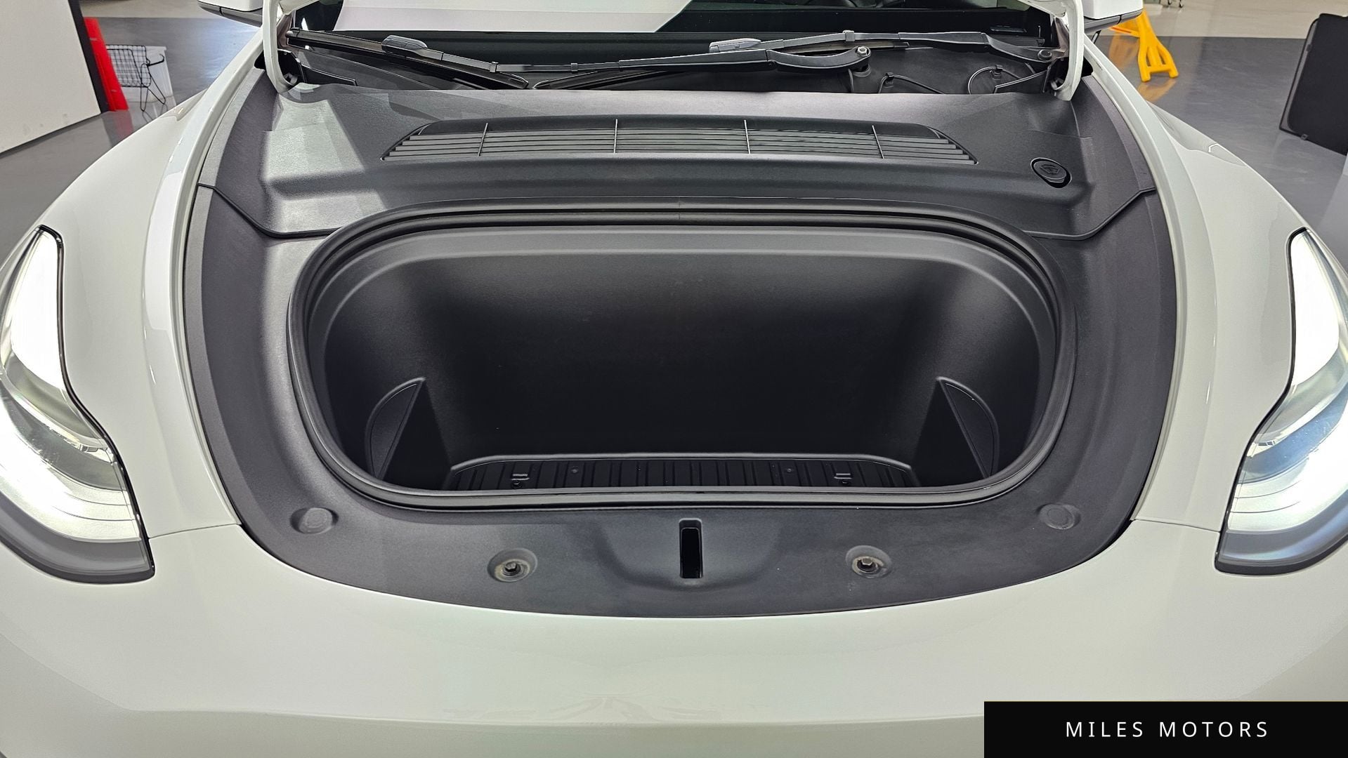 Tesla Model Y 2022 — миниатюра 6