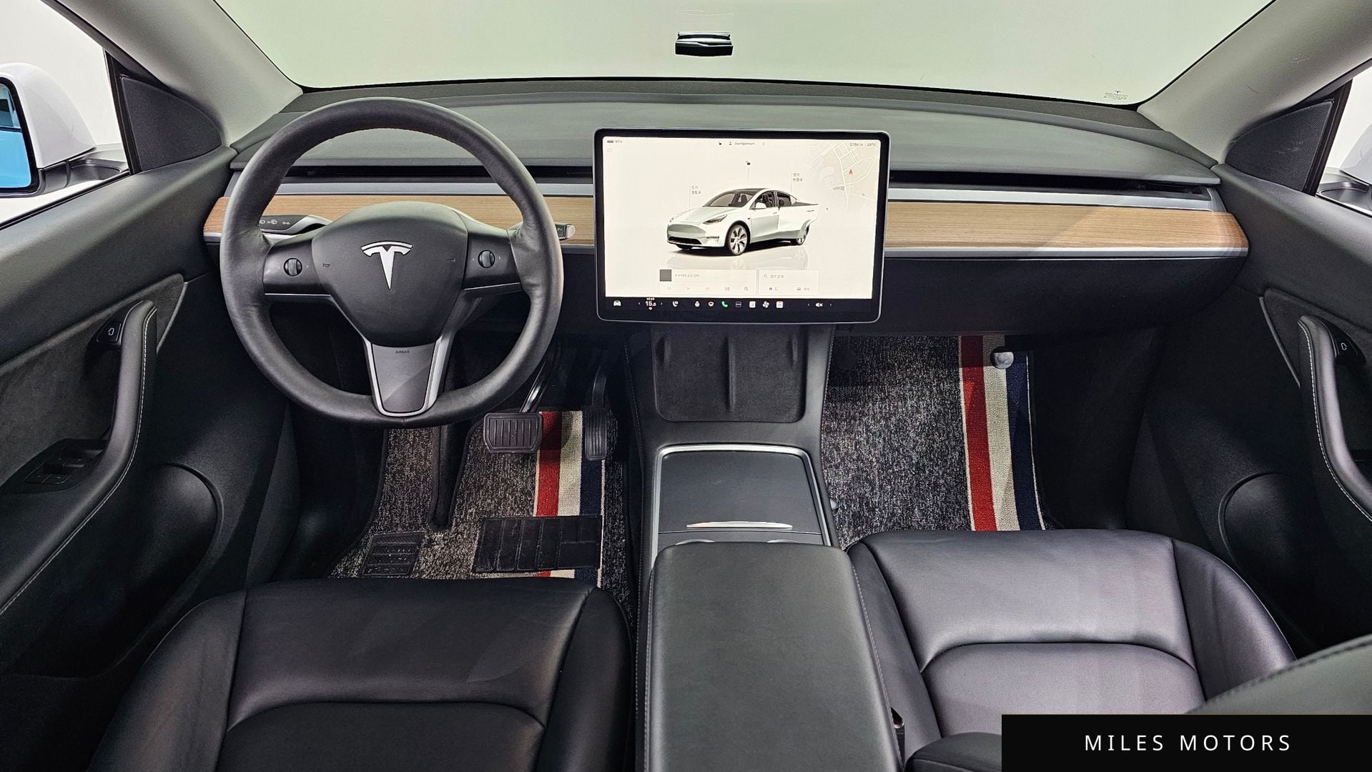 Tesla Model Y 2022 — миниатюра 10