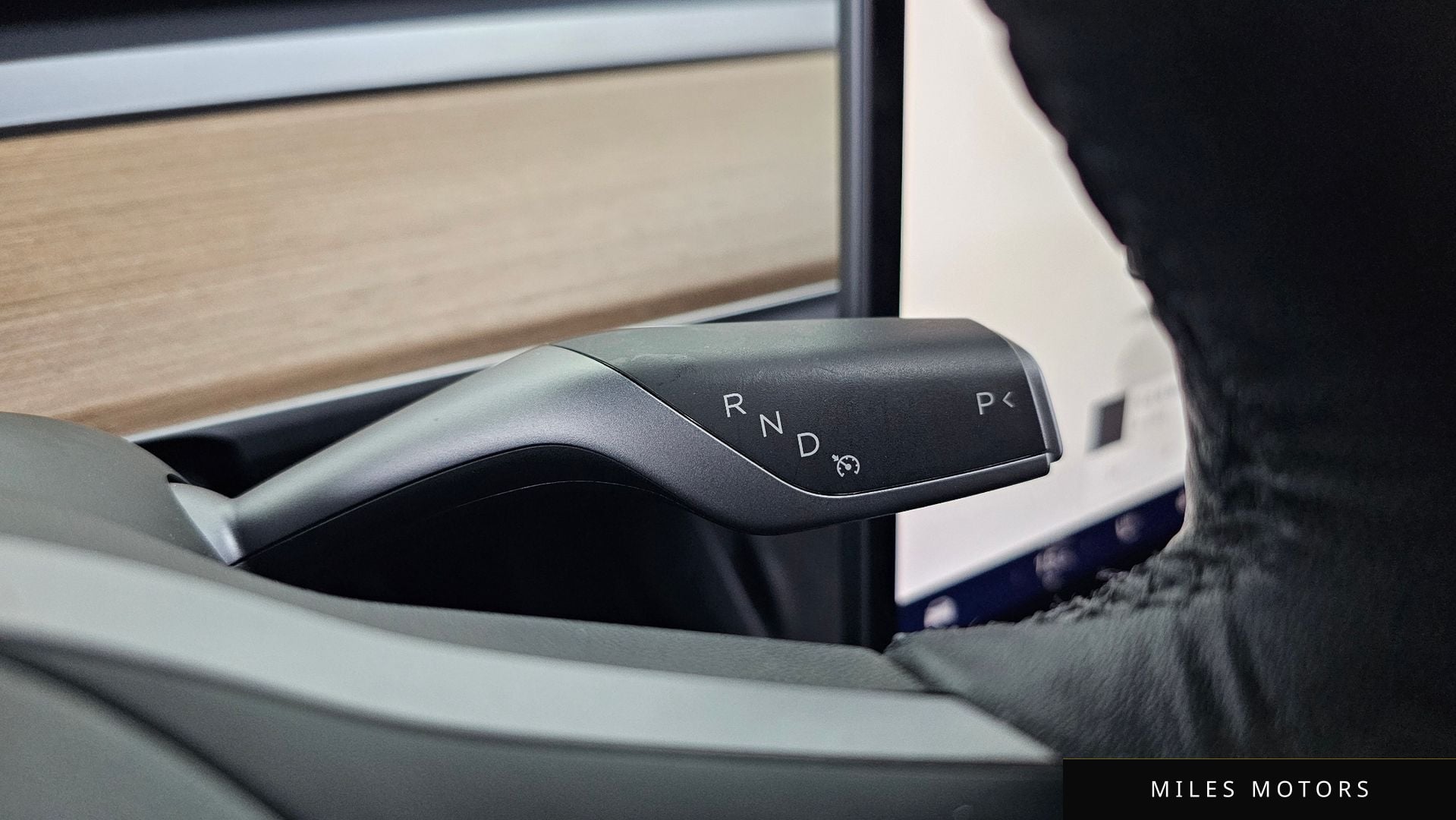 Tesla Model Y 2022 — миниатюра 12