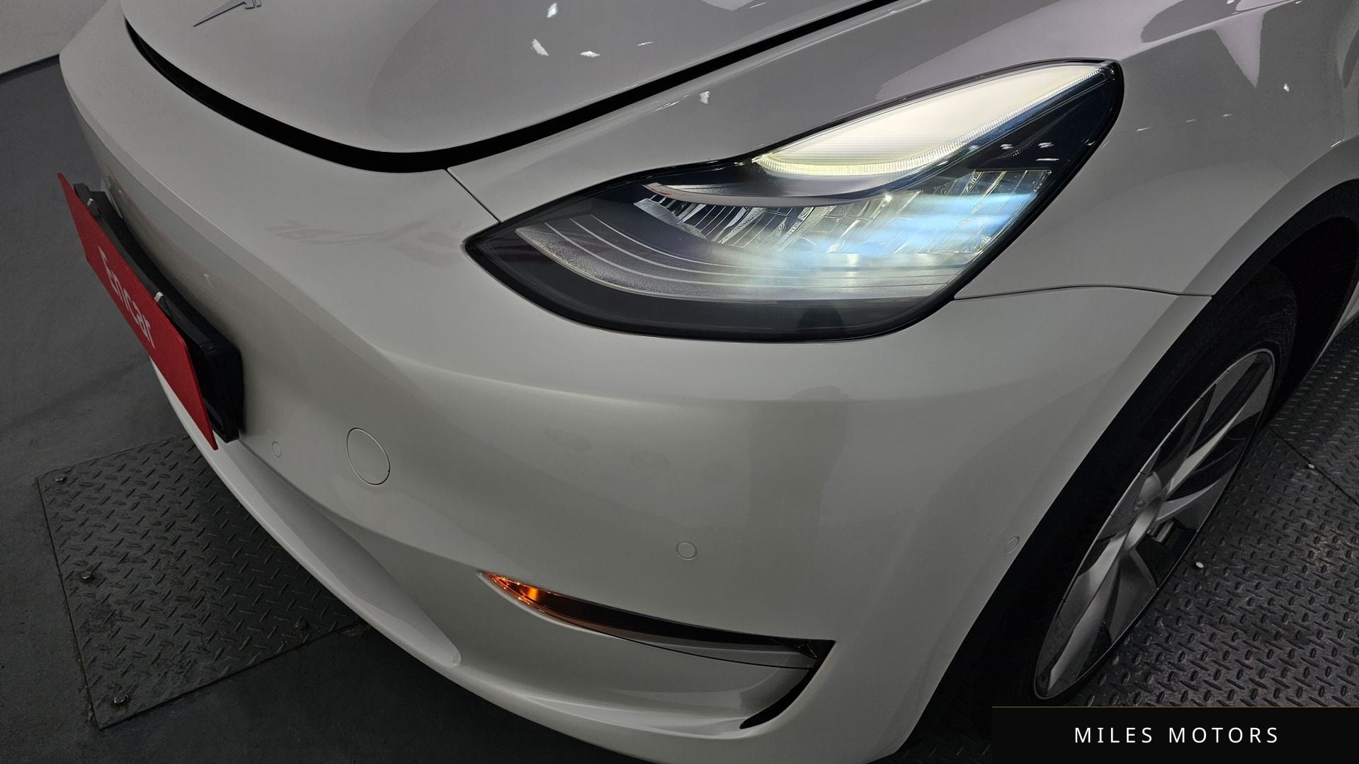 Tesla Model Y 2022 — миниатюра 8