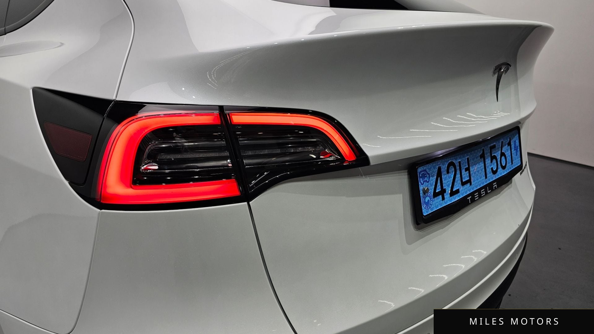 Tesla Model Y 2022 — миниатюра 9