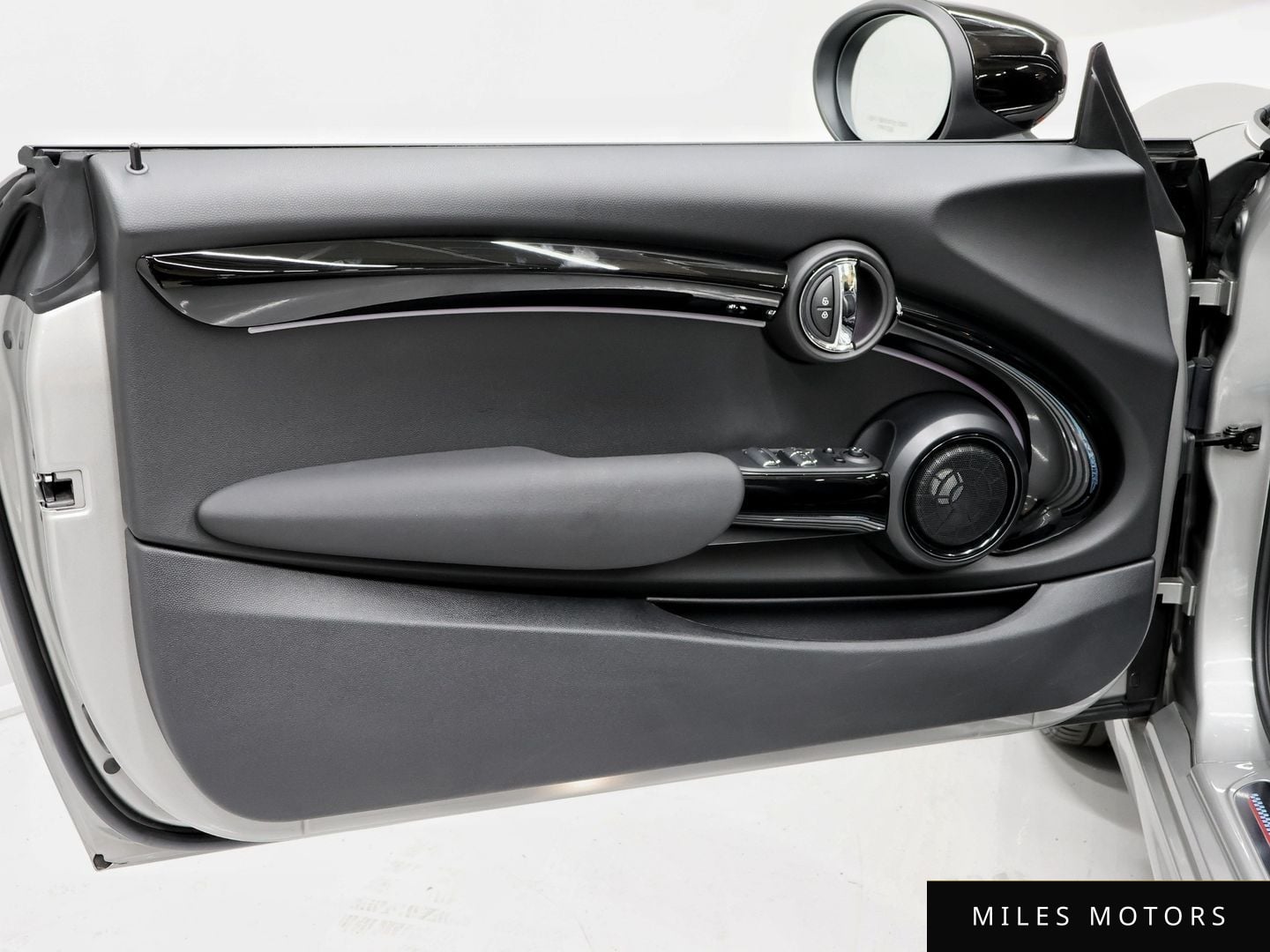 MINI Cooper Convertible 2024 — миниатюра 11