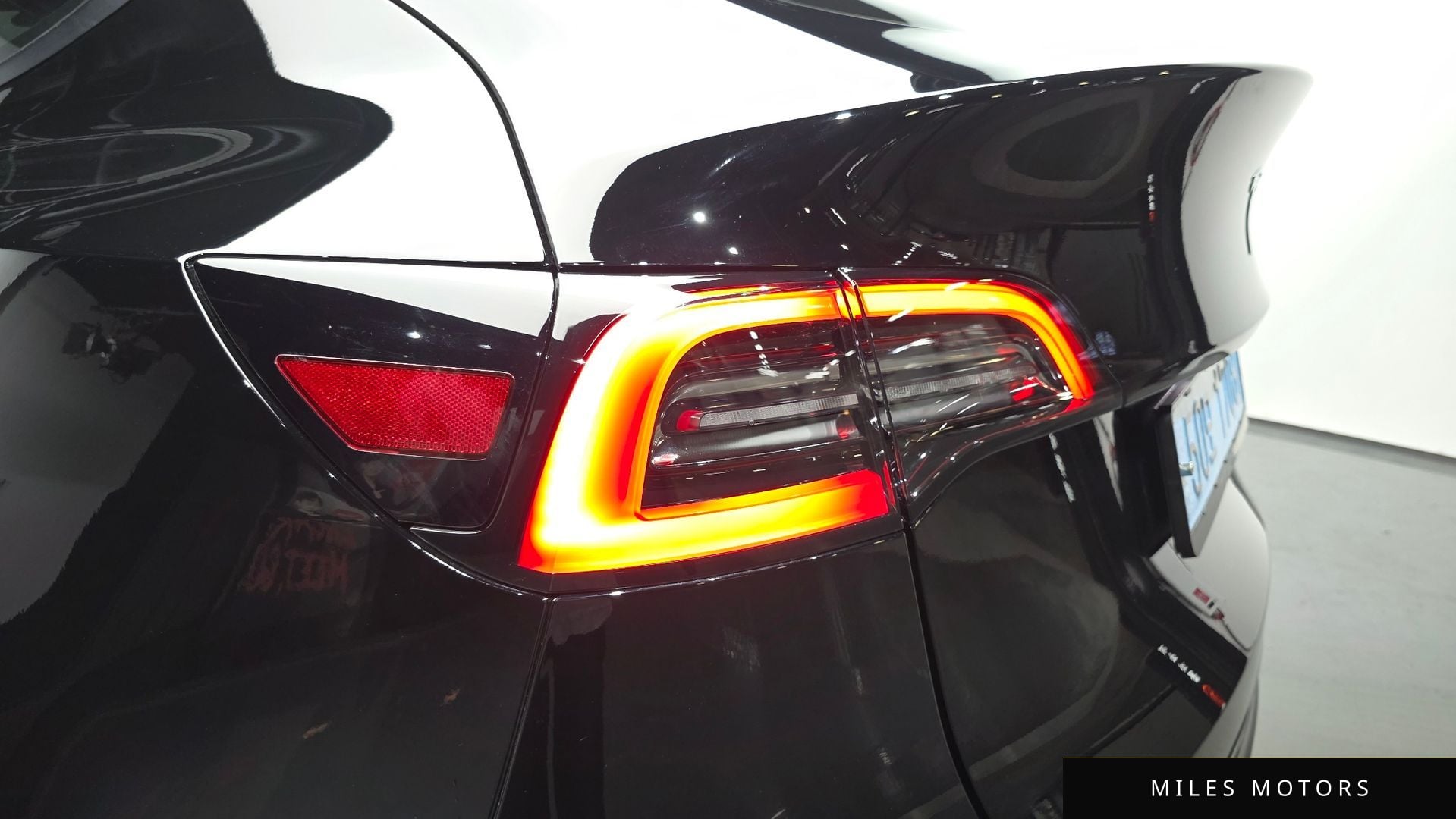 Tesla Model Y 2024 — миниатюра 8